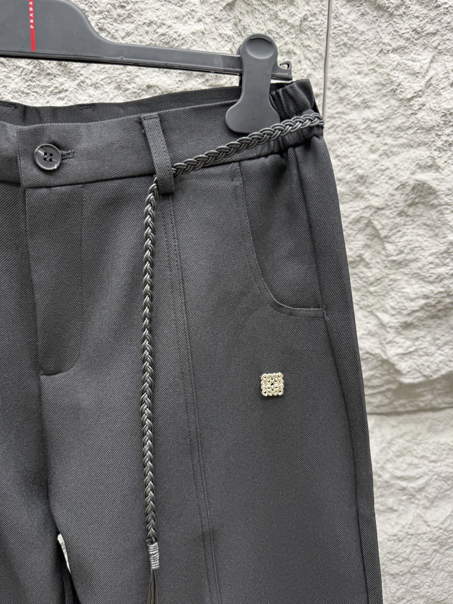 罗意威🔥🔥春夏新款休闲西裤，香港洋行渠道货，高级优质棉质面料，细腻柔软程度非同一般。金属标识增添看点，处