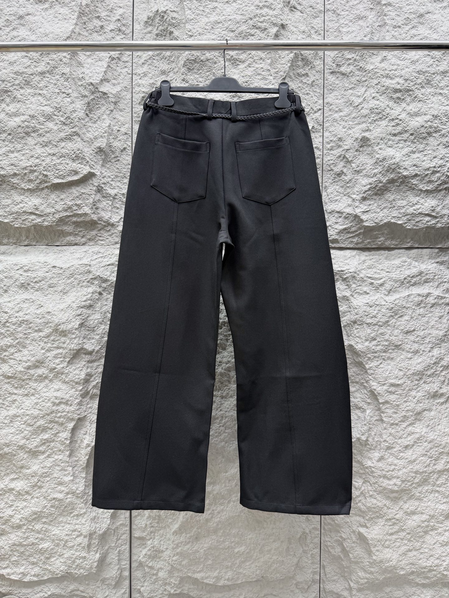 罗意威🔥🔥春夏新款休闲西裤，香港洋行渠道货，高级优质棉质面料，细腻柔软程度非同一般。金属标识增添看点，处