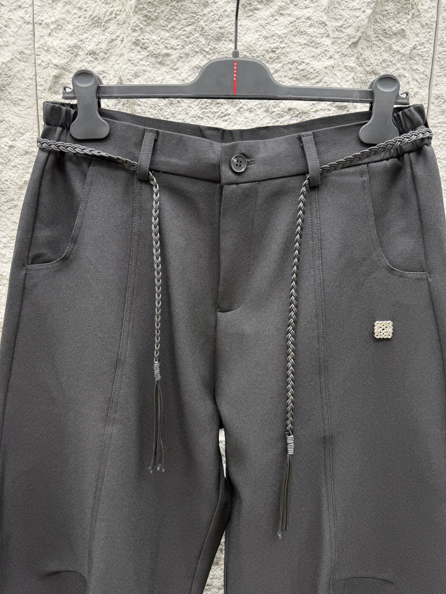 罗意威🔥🔥春夏新款休闲西裤，香港洋行渠道货，高级优质棉质面料，细腻柔软程度非同一般。金属标识增添看点，处