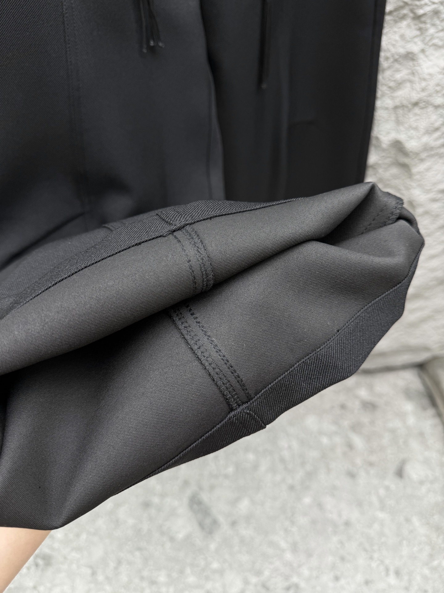 罗意威🔥🔥春夏新款休闲西裤，香港洋行渠道货，高级优质棉质面料，细腻柔软程度非同一般。金属标识增添看点，处