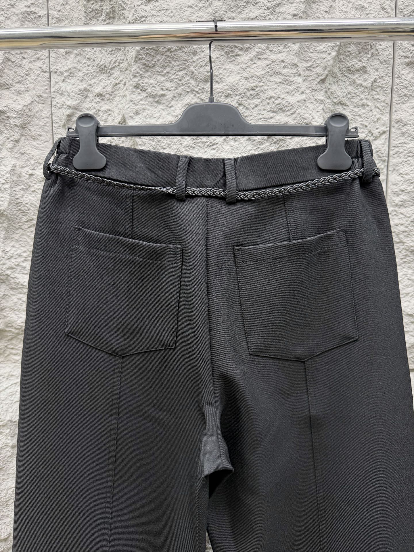 罗意威🔥🔥春夏新款休闲西裤，香港洋行渠道货，高级优质棉质面料，细腻柔软程度非同一般。金属标识增添看点，处