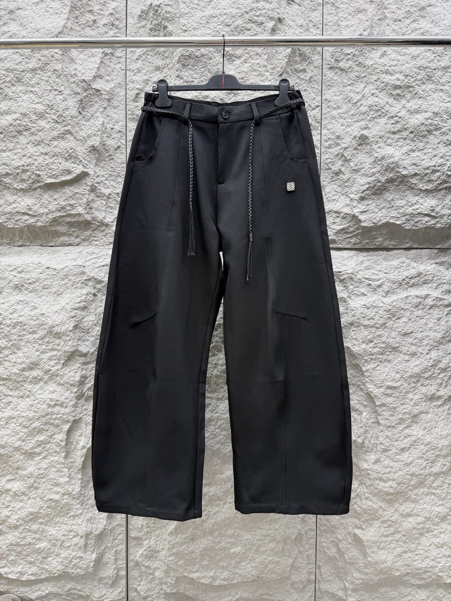 罗意威🔥🔥春夏新款休闲西裤，香港洋行渠道货，高级优质棉质面料，细腻柔软程度非同一般。金属标识增添看点，处