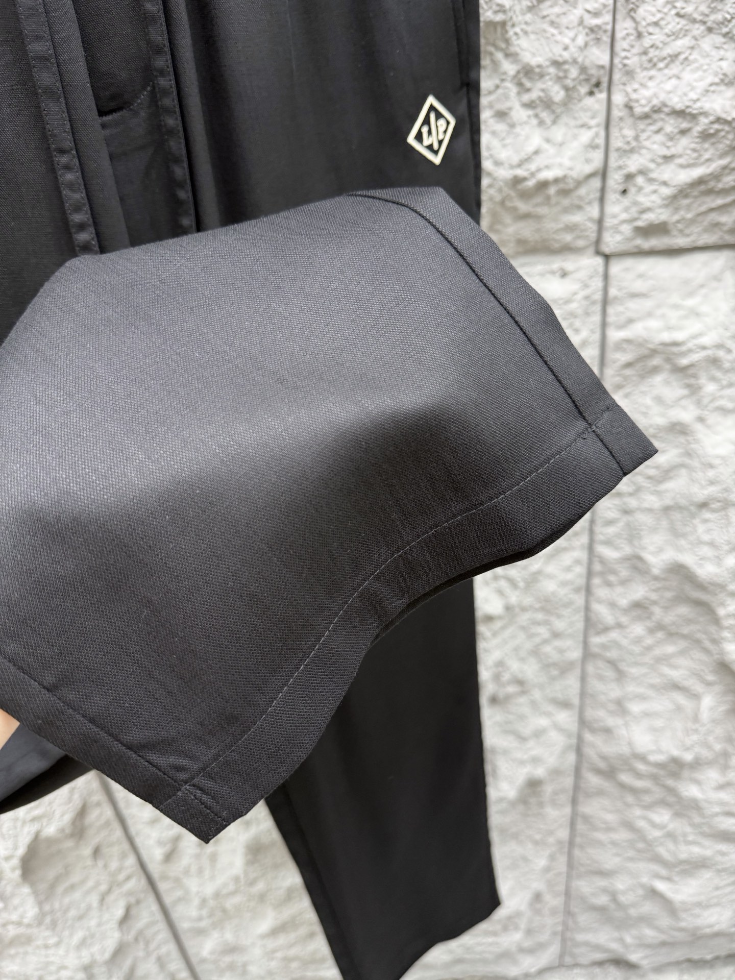 Loro Piana🔥🔥春夏新款刺绣标签天丝混纺休闲裤，高端男士必备超柔超弹直筒裤。特供顶级渠道分享，后