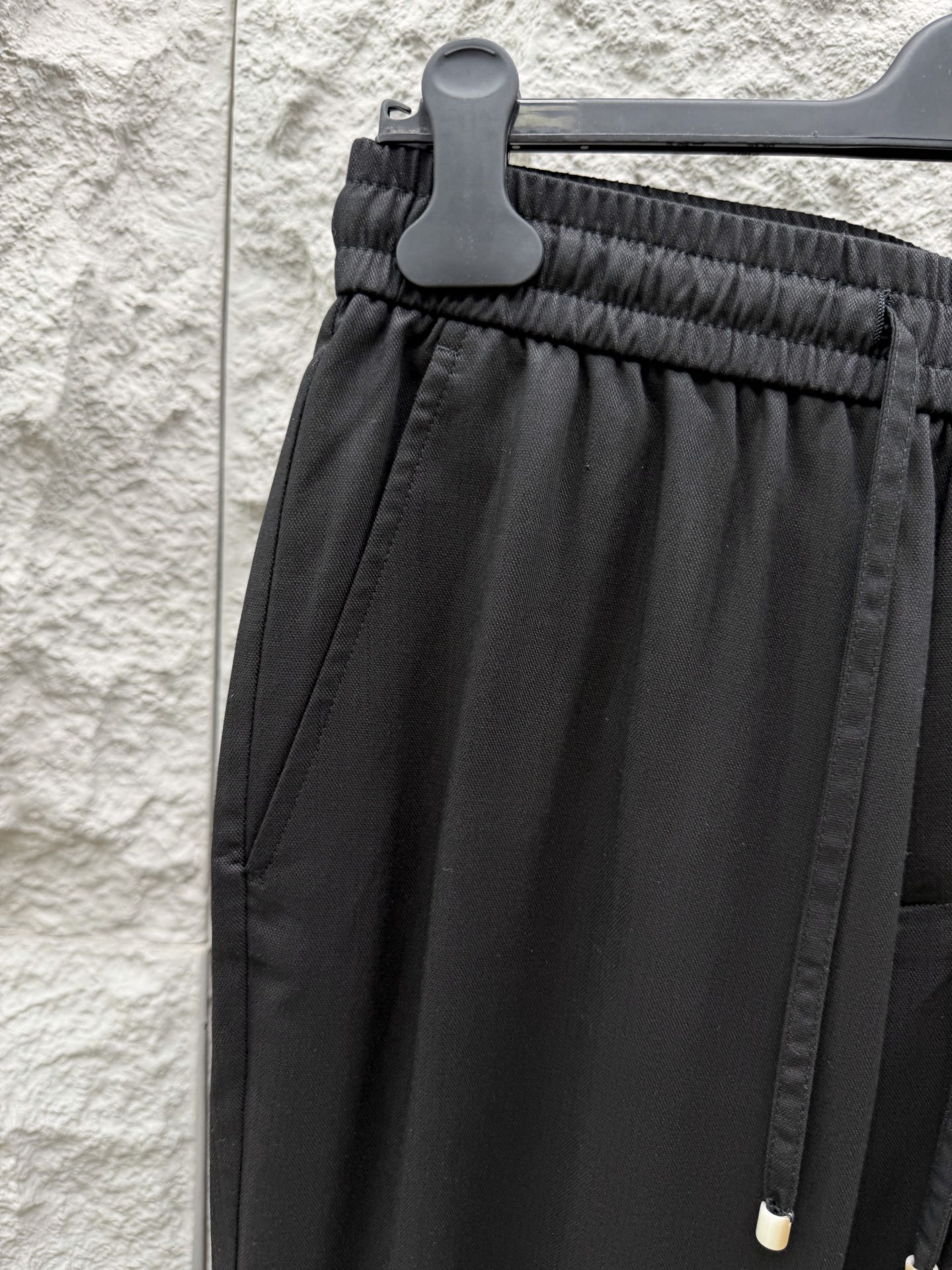 Loro Piana🔥🔥春夏新款刺绣标签天丝混纺休闲裤，高端男士必备超柔超弹直筒裤。特供顶级渠道分享，后