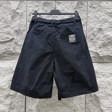 罗意威🔥🔥夏季新款休闲短裤,采用梭织优质面料,经过多道特殊工艺的洗礼,完美的保持了它的舒适感与肌理美感。 罗意威🔥🔥夏季新款休闲短裤,采用梭织优质面料,经过多道特殊工艺的洗礼,完美的保持了它的舒适感与肌理美感。