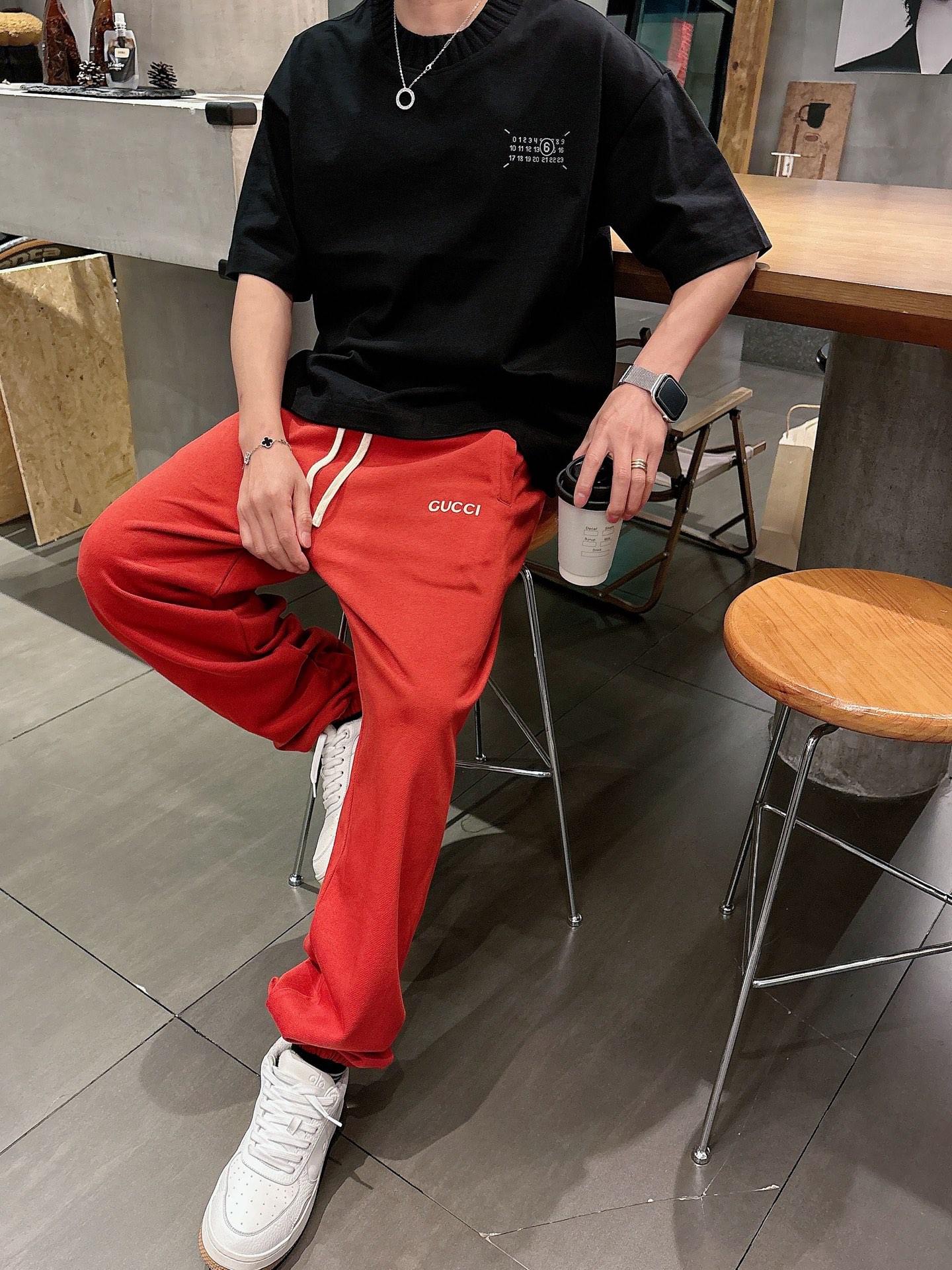 古家🔥🔥春季新款休闲裤，定制优质毛圈棉质面料，亲肤舒适，前后面标识采用植绒设计，裤身设计超级时尚。上身有