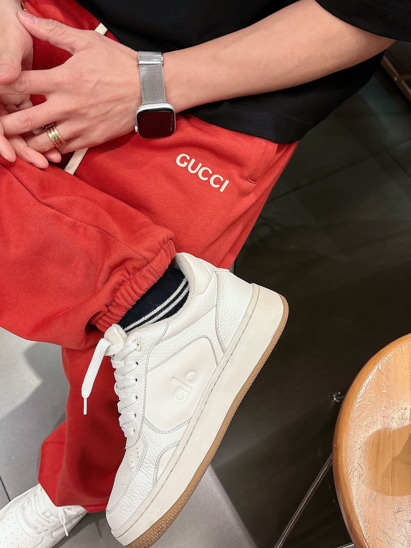 古家🔥🔥春季新款休闲裤，定制优质毛圈棉质面料，亲肤舒适，前后面标识采用植绒设计，裤身设计超级时尚。上身有