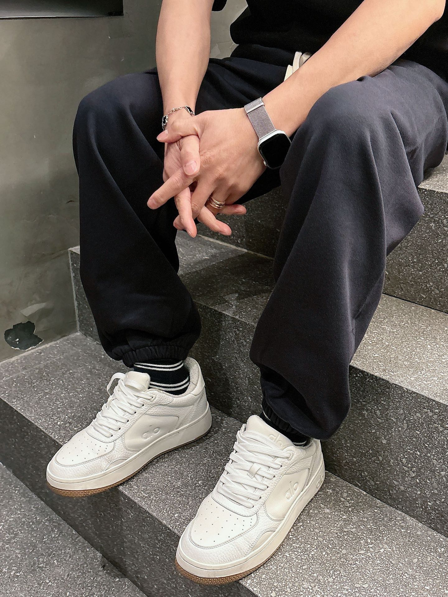 古家🔥🔥春季新款休闲裤，定制优质毛圈棉质面料，亲肤舒适，前后面标识采用植绒设计，裤身设计超级时尚。上身有