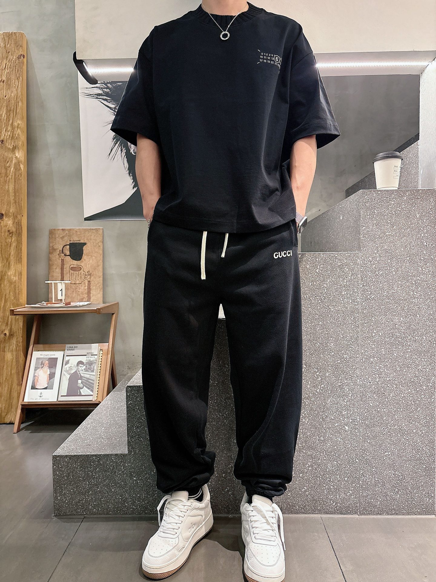 古家🔥🔥春季新款休闲裤，定制优质毛圈棉质面料，亲肤舒适，前后面标识采用植绒设计，裤身设计超级时尚。上身有