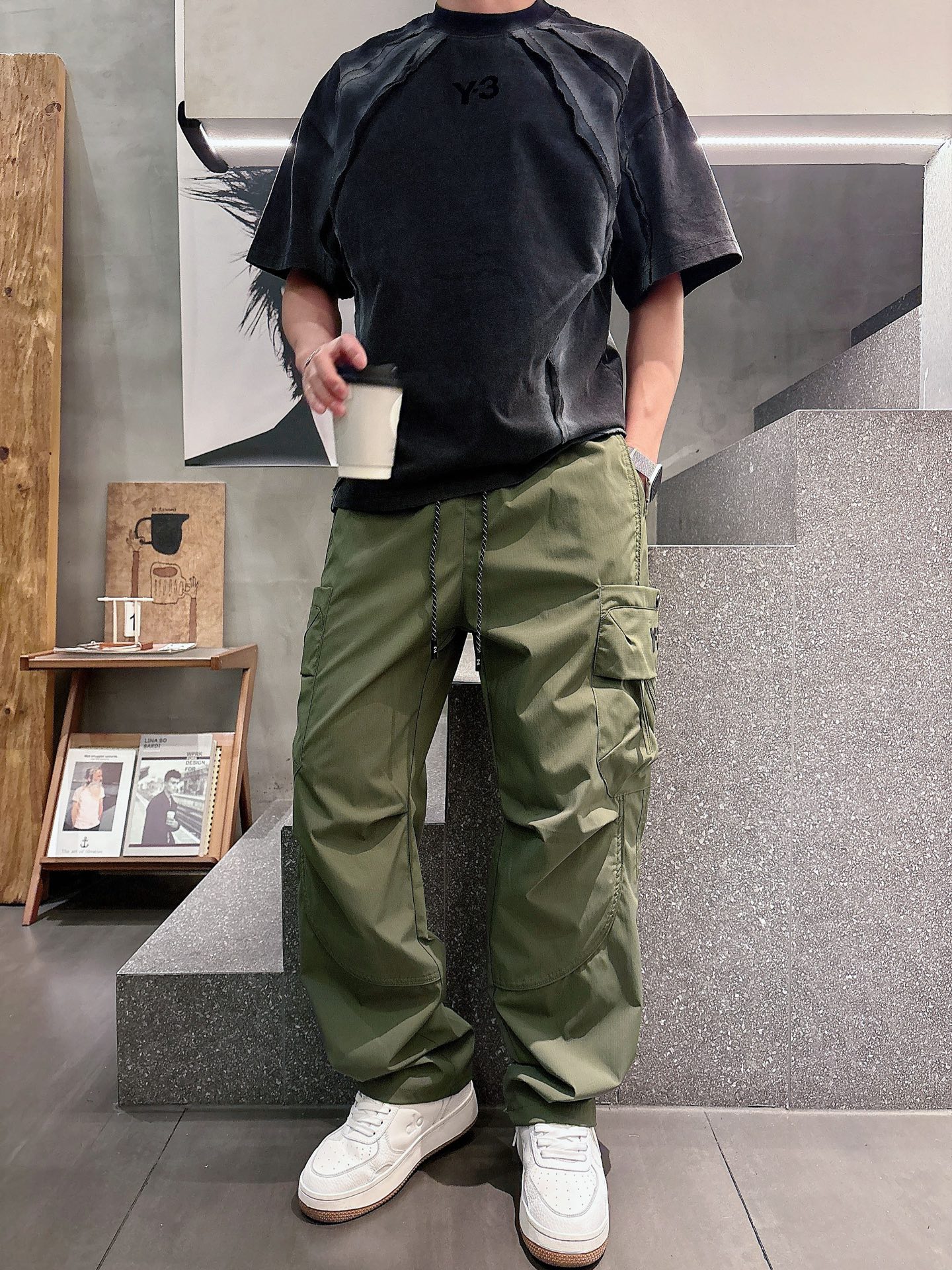 Y.3🔥🔥春夏季新款休闲裤，采用优质梭织材质，面料丝滑挺括，两侧工装口袋设计装饰，上身足够吸睛且回头率爆