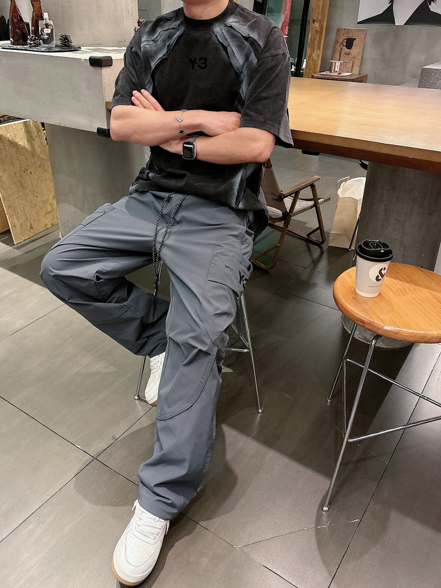 Y.3🔥🔥春夏季新款休闲裤，采用优质梭织材质，面料丝滑挺括，两侧工装口袋设计装饰，上身足够吸睛且回头率爆