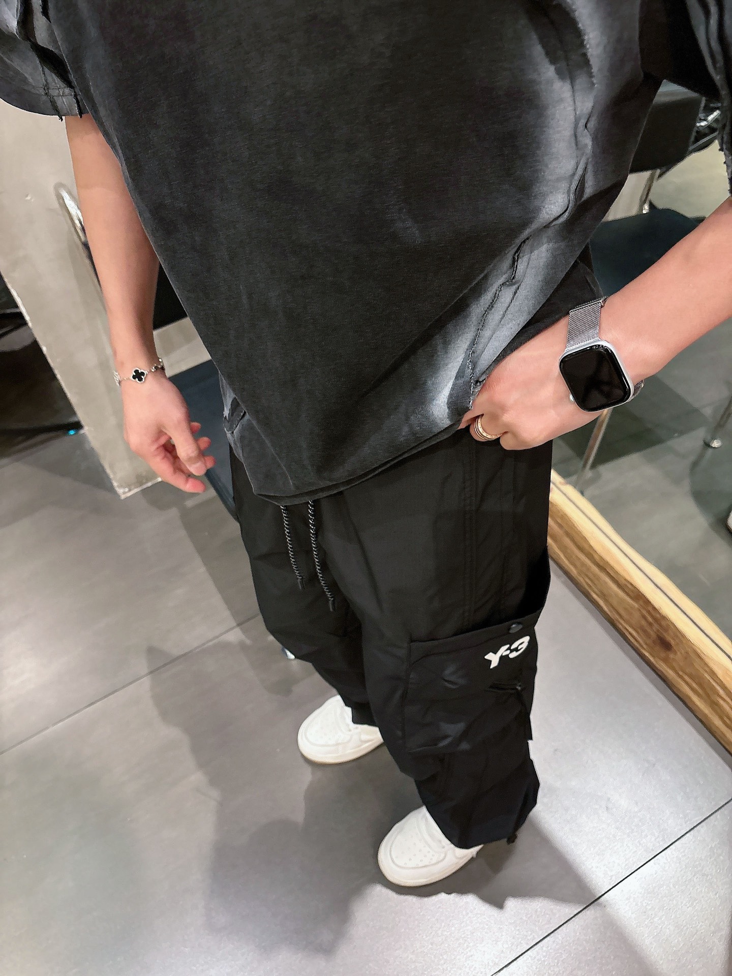Y.3🔥🔥春夏季新款休闲裤，采用优质梭织材质，面料丝滑挺括，两侧工装口袋设计装饰，上身足够吸睛且回头率爆