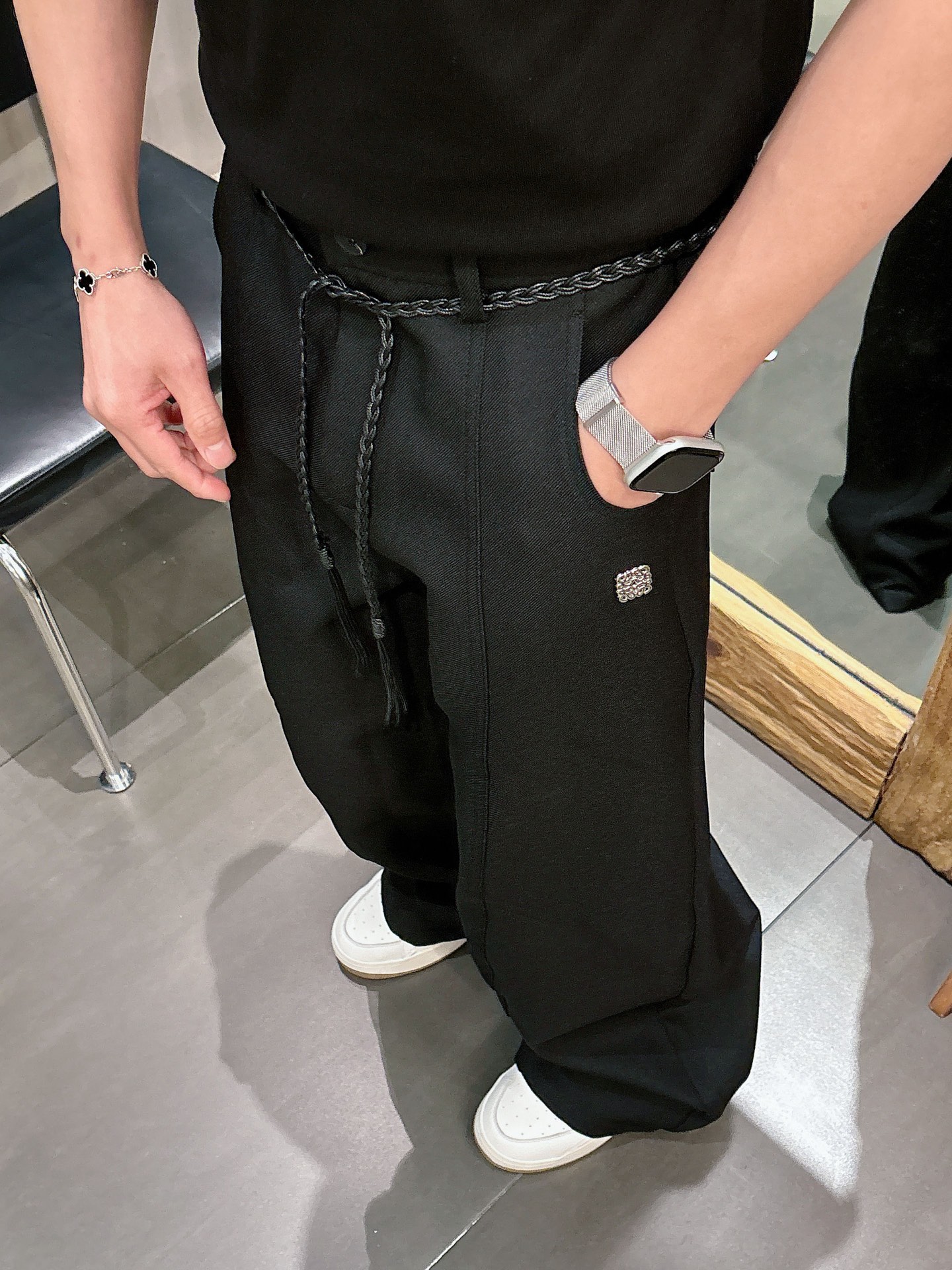 罗意威🔥🔥春夏新款休闲西裤，香港洋行渠道货，高级优质棉质面料，细腻柔软程度非同一般。金属标识增添看点，处