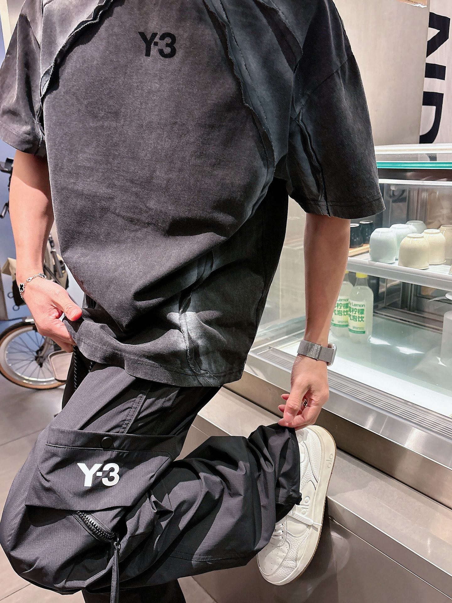 Y.3🔥🔥春夏新款短袖，面料采用棉质面料，水洗割破工艺，超级好看，平整硬挺有型，设计拼接穿出层次感，lo