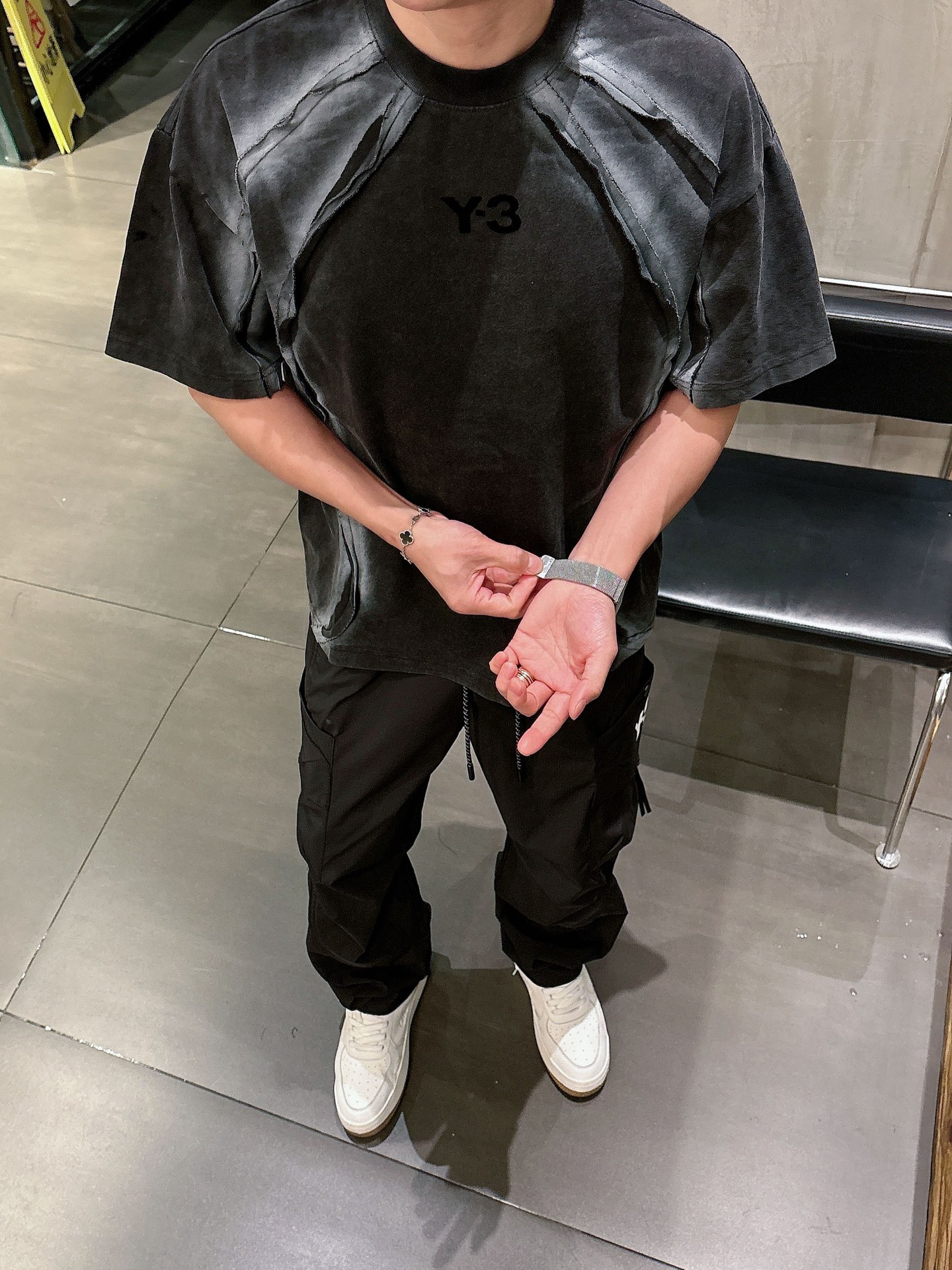 Y.3🔥🔥春夏新款短袖，面料采用棉质面料，水洗割破工艺，超级好看，平整硬挺有型，设计拼接穿出层次感，lo