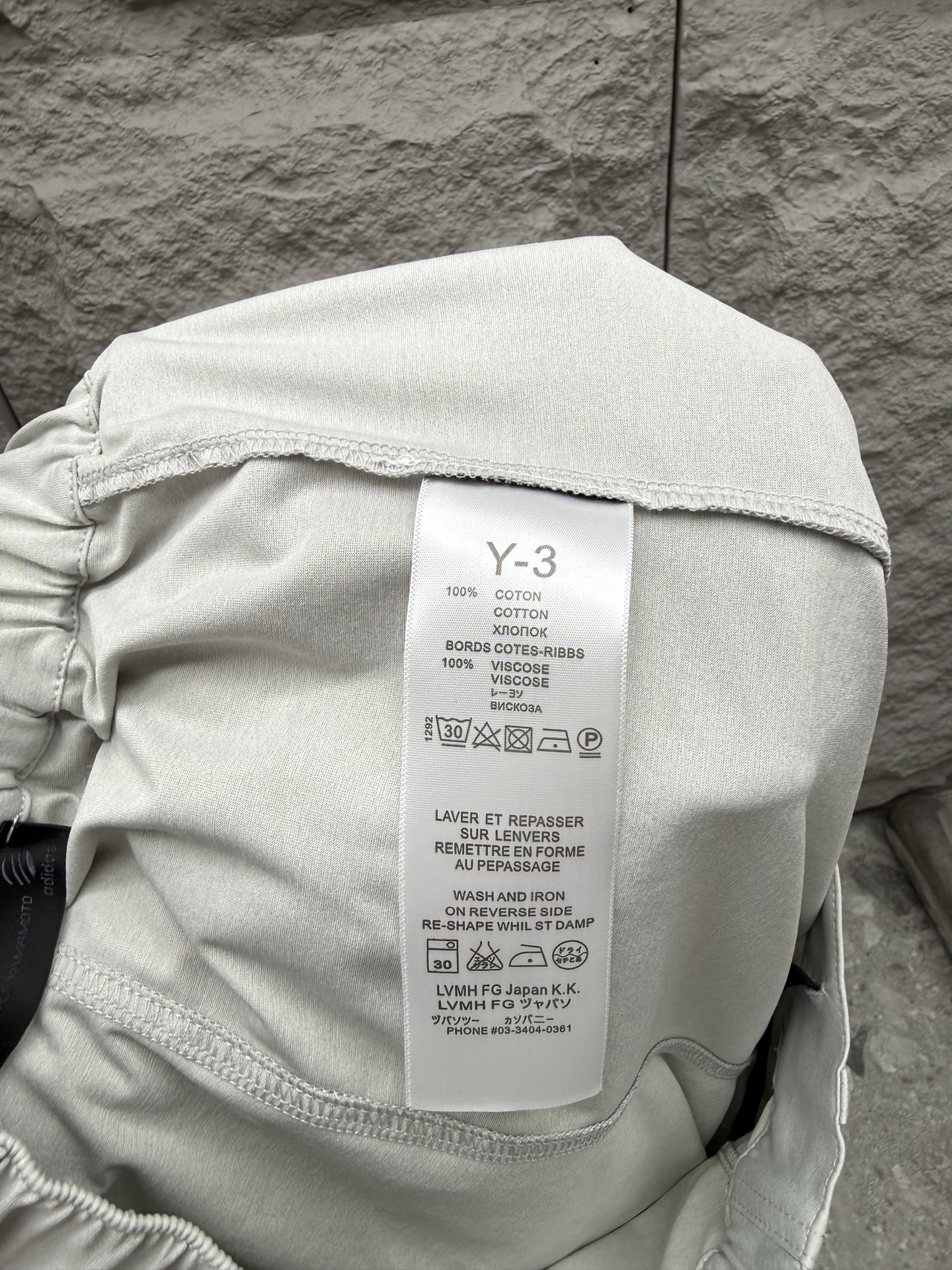 Y.3🔥🔥春夏新款休闲短裤，采用优质丝质面料，超级轻薄亲肤，透气舒适。两侧工装口袋设计，整款裤型超级时尚