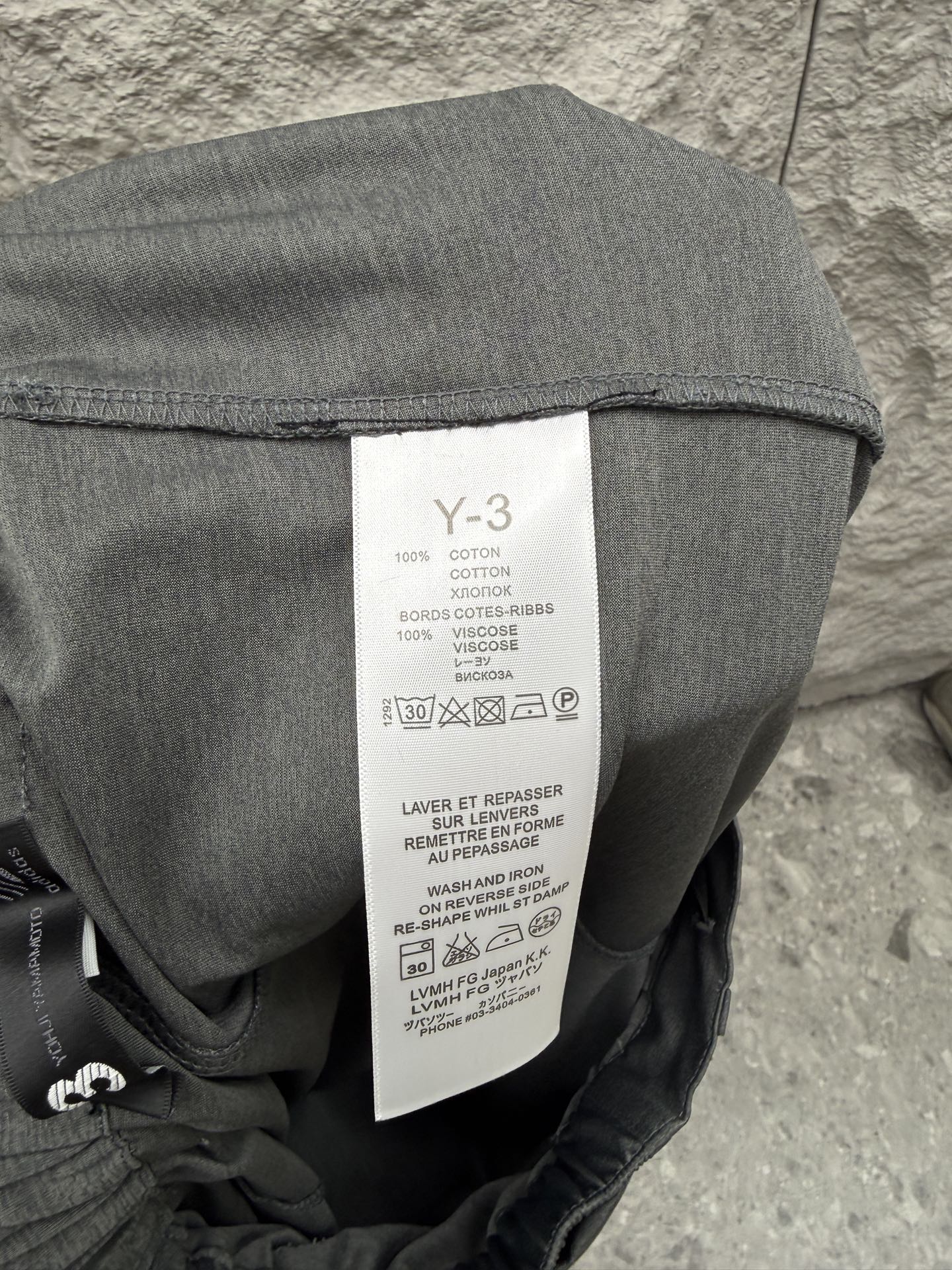Y.3🔥🔥春夏新款休闲短裤，采用优质丝质面料，超级轻薄亲肤，透气舒适。两侧工装口袋设计，整款裤型超级时尚