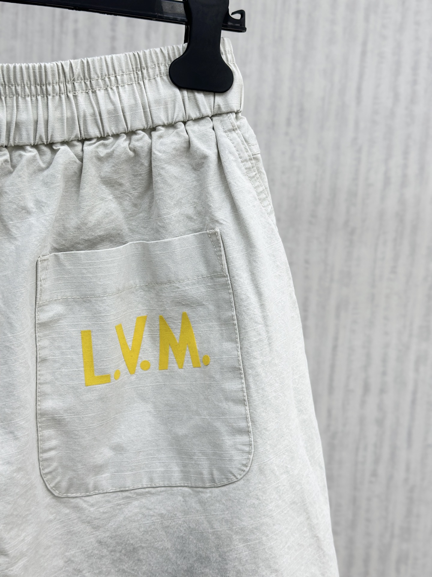 驴家🔥🔥夏季新款短裤，采用优质斜纹棉水洗面料，水洗工艺超级好看，超级舒适透气。整体设计超级好看，炫酷百搭