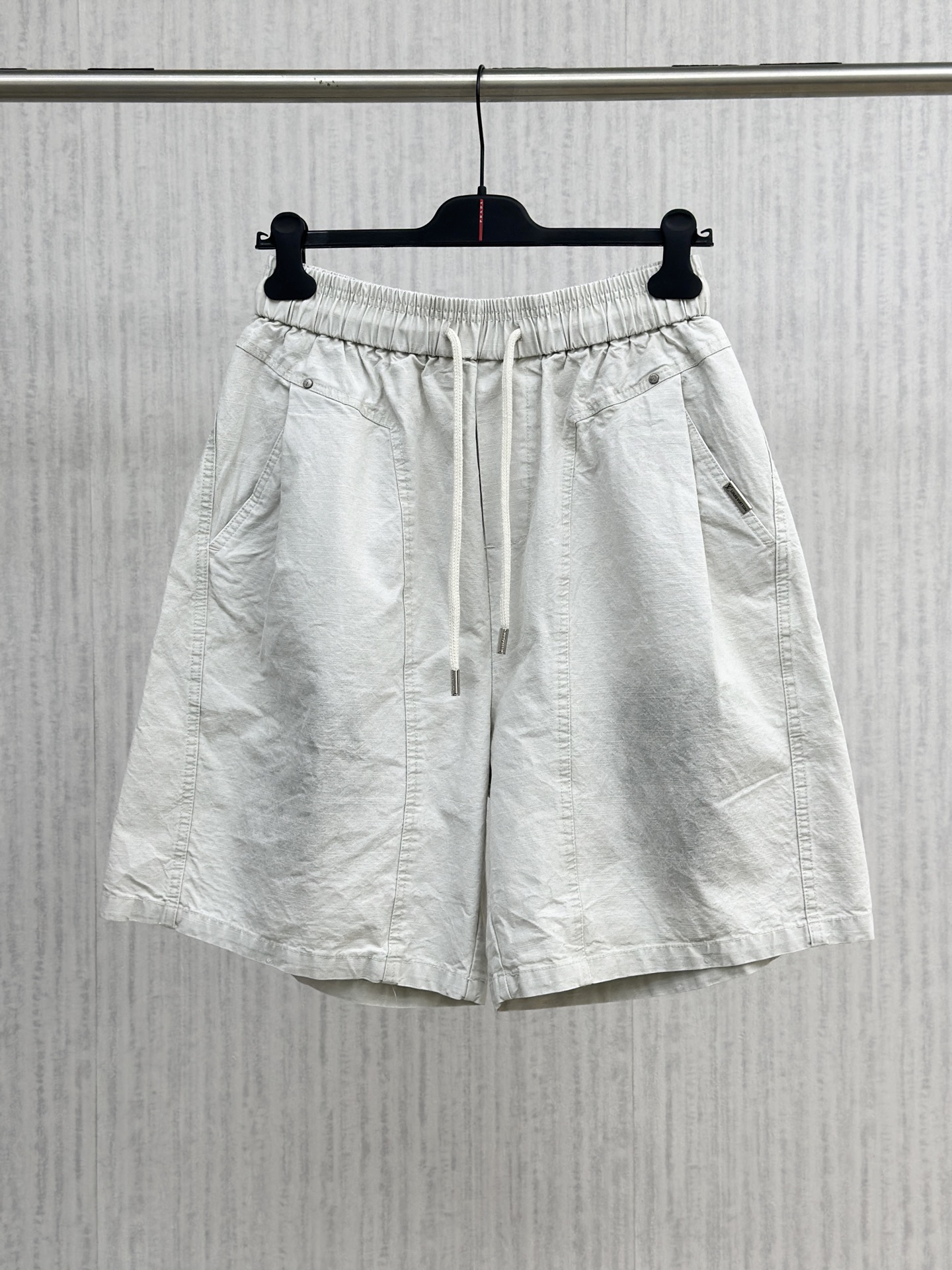 驴家🔥🔥夏季新款短裤，采用优质斜纹棉水洗面料，水洗工艺超级好看，超级舒适透气。整体设计超级好看，炫酷百搭