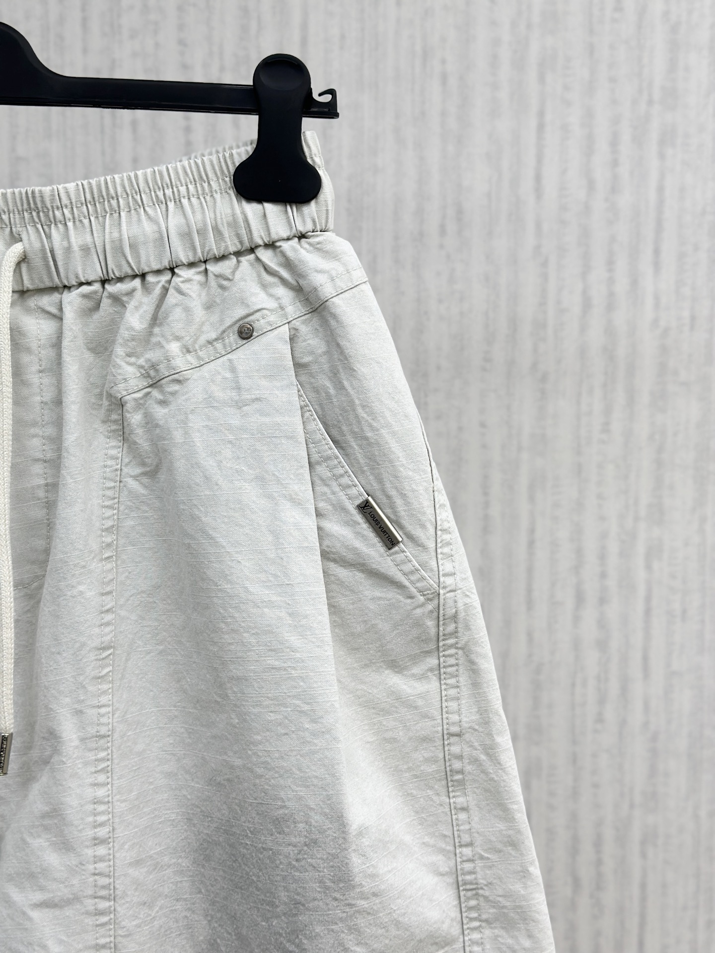 驴家🔥🔥夏季新款短裤，采用优质斜纹棉水洗面料，水洗工艺超级好看，超级舒适透气。整体设计超级好看，炫酷百搭