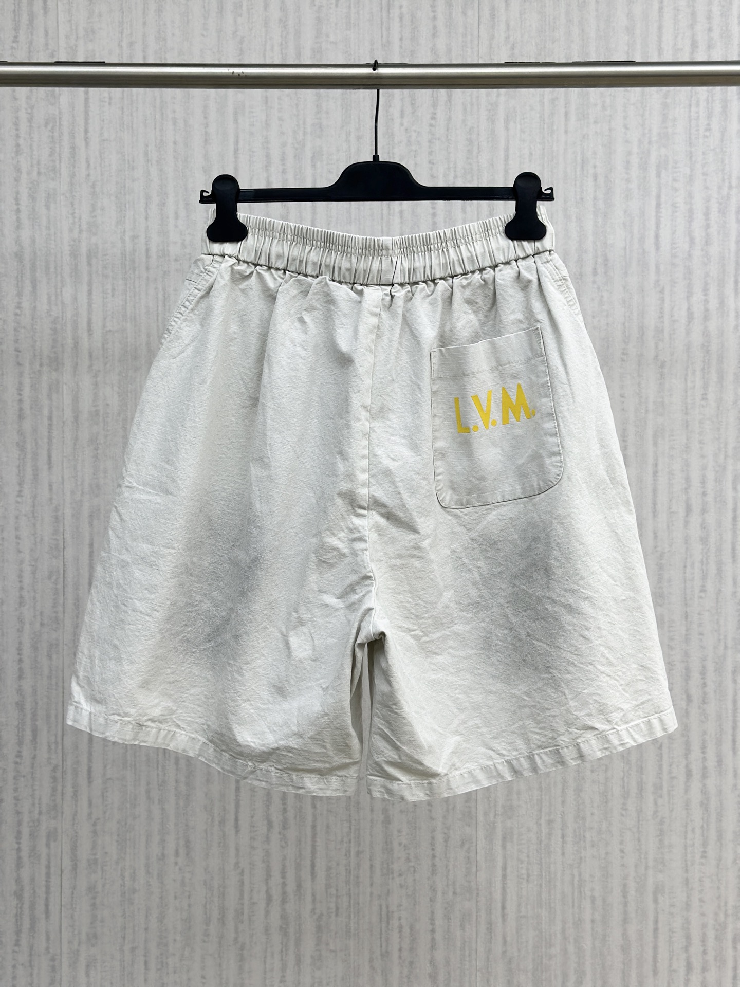 驴家🔥🔥夏季新款短裤，采用优质斜纹棉水洗面料，水洗工艺超级好看，超级舒适透气。整体设计超级好看，炫酷百搭