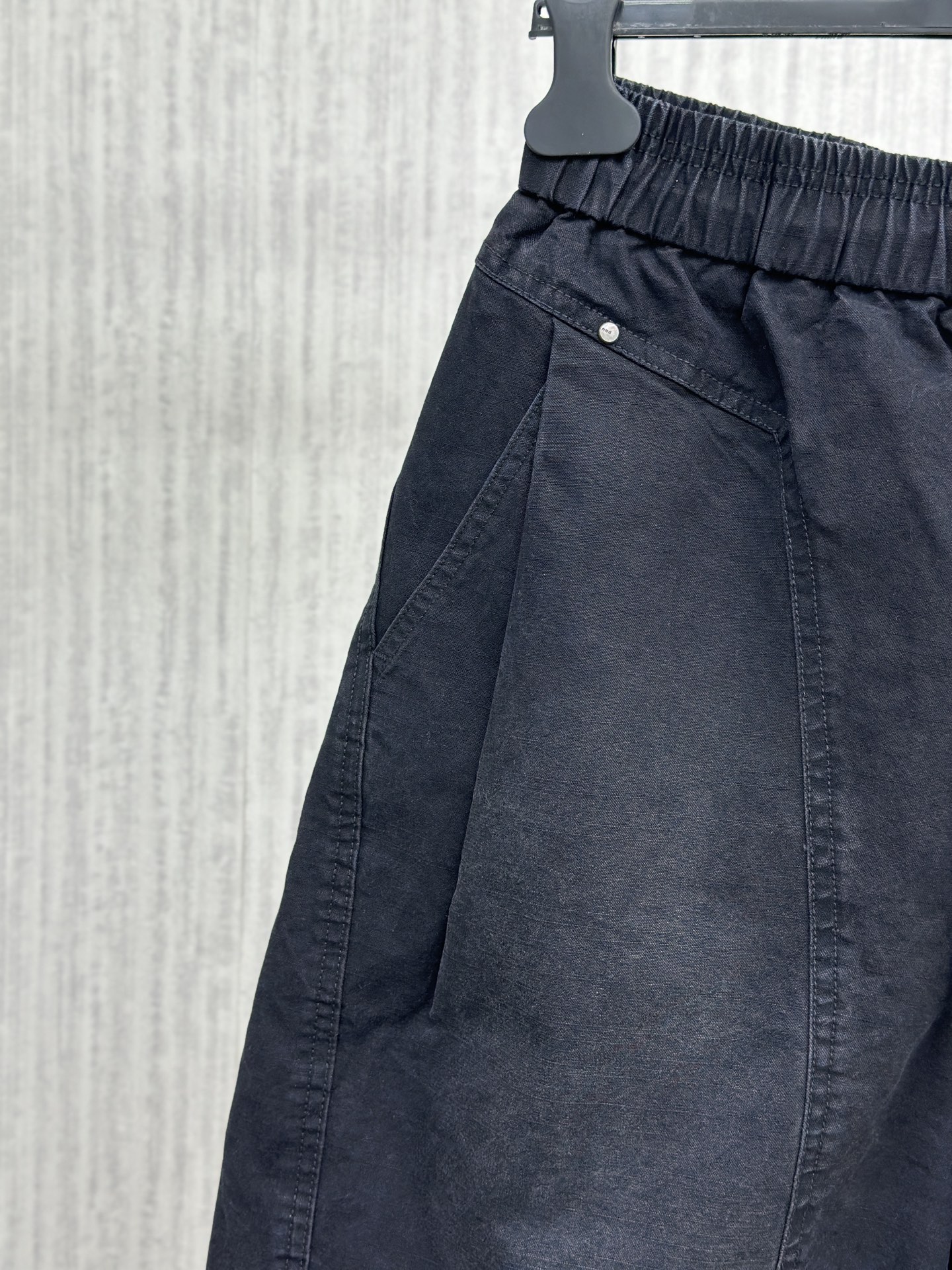 驴家🔥🔥夏季新款短裤，采用优质斜纹棉水洗面料，水洗工艺超级好看，超级舒适透气。整体设计超级好看，炫酷百搭