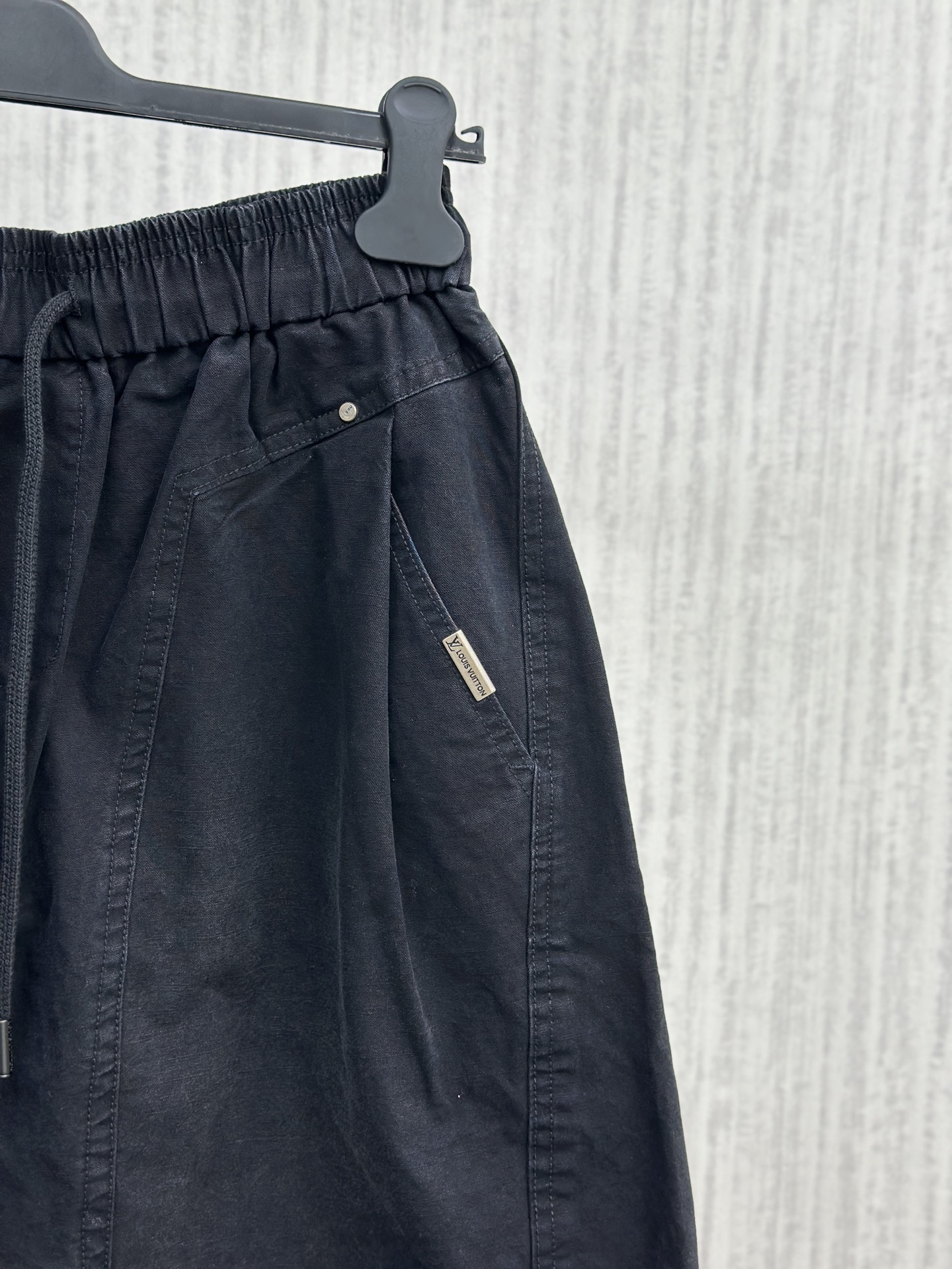 驴家🔥🔥夏季新款短裤，采用优质斜纹棉水洗面料，水洗工艺超级好看，超级舒适透气。整体设计超级好看，炫酷百搭