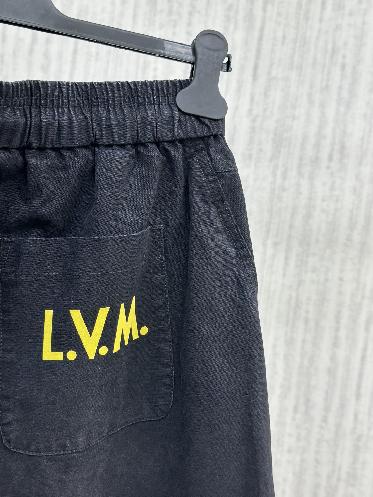 驴家🔥🔥夏季新款短裤，采用优质斜纹棉水洗面料，水洗工艺超级好看，超级舒适透气。整体设计超级好看，炫酷百搭