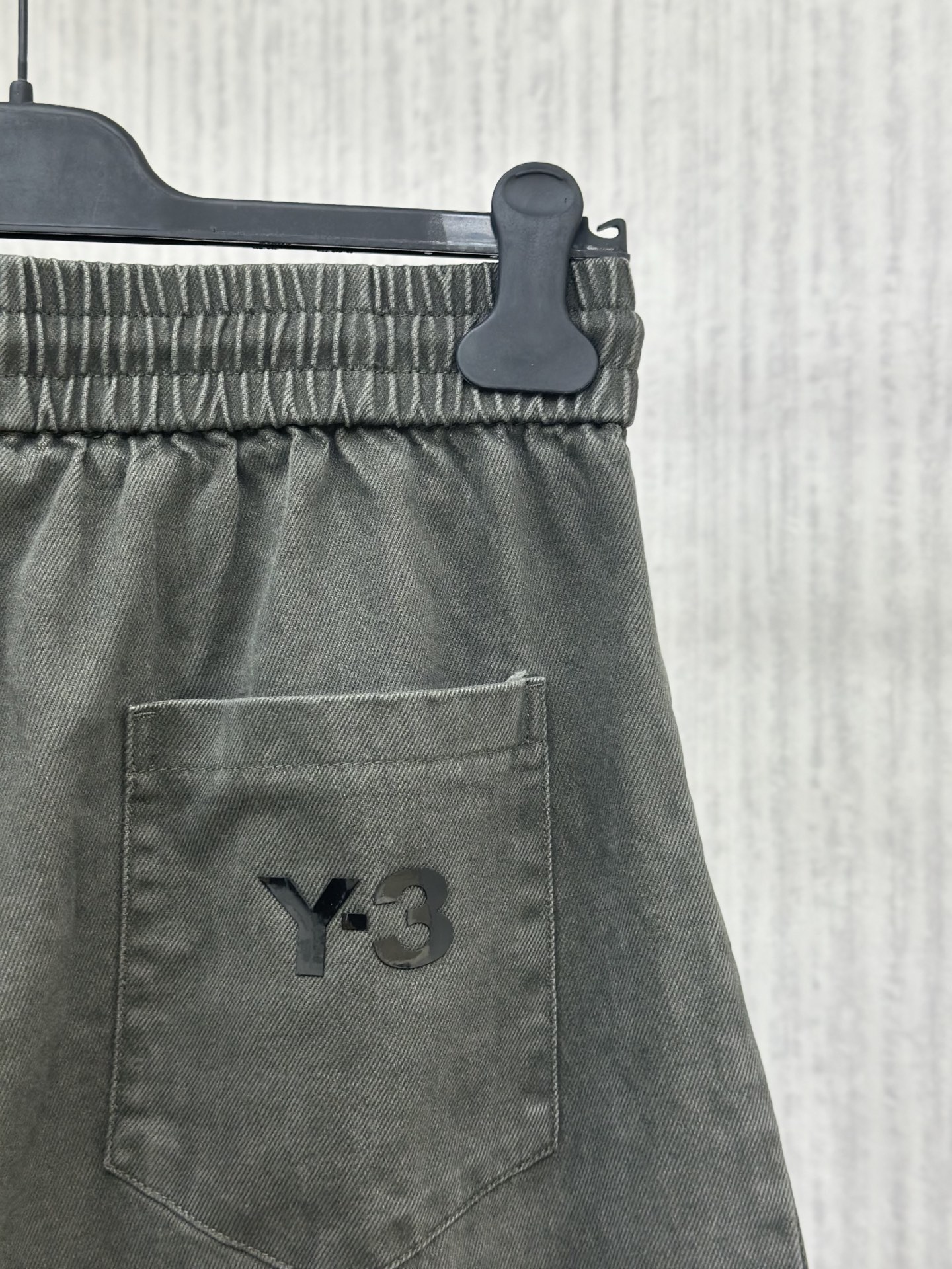 Y.3🔥🔥秋季新款休闲裤，采用优质材质，面料丝滑挺括，版型超级时尚百搭，上身足够吸睛且回头率爆棚！五金细节到位！休闲直筒