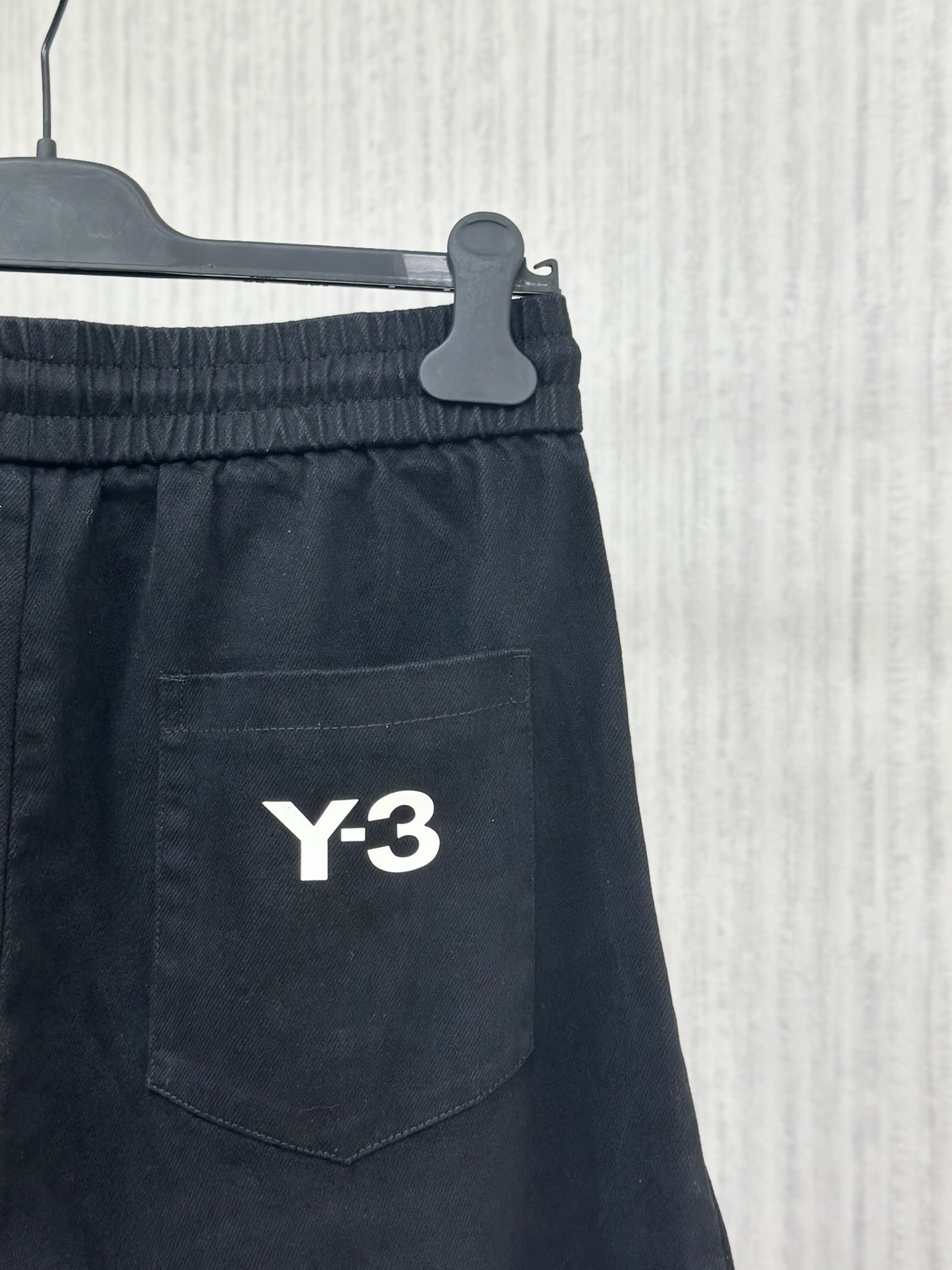 Y.3🔥🔥秋季新款休闲裤，采用优质材质，面料丝滑挺括，版型超级时尚百搭，上身足够吸睛且回头率爆棚！五金细节到位！休闲直筒