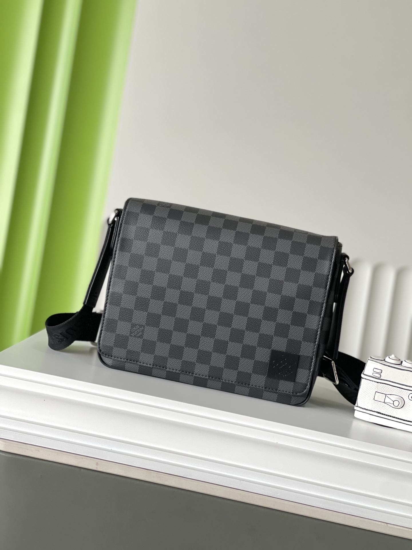 NO:211968,N42710 26×20×7 DISTRICT Blackmailer bag Top original order Change code chip, LV [top original order], louis vuitton19860909N42710 26×20×7 DISTRICT 黑格邮差包 顶级原单 变码芯片,LV【顶级原单】,louis vuitton,Bag