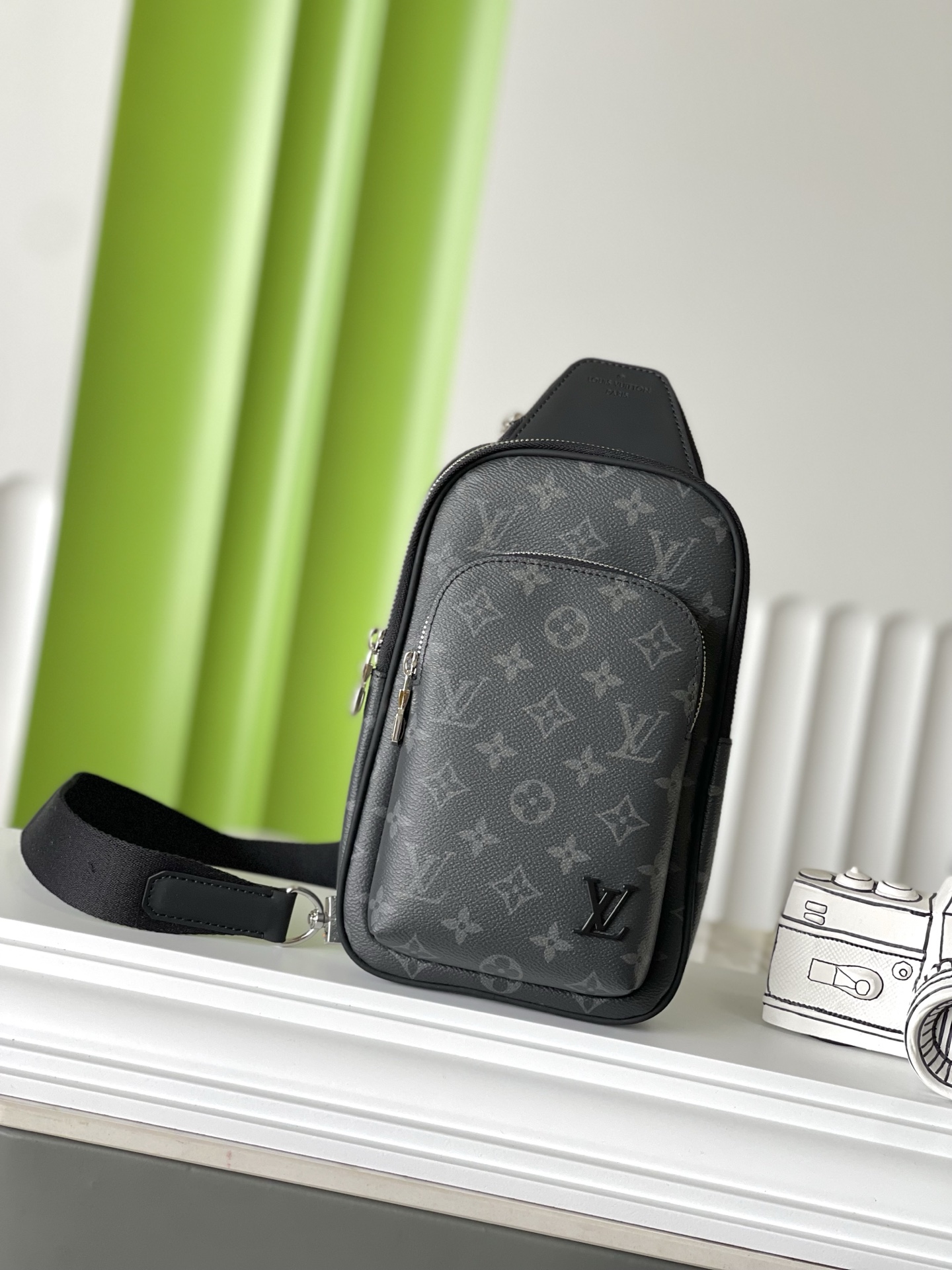 NO:212454,M47137 30×16×5.7 AUENUE Black Flower Breast Bag Top Original Single Coding Chip, LV [Top Original Single], louis vuitton19860909M47137 30×16×5.7 AUENUE 黑花胸包  顶级原单 变码芯片,LV【顶级原单】,louis vuitton,Bag