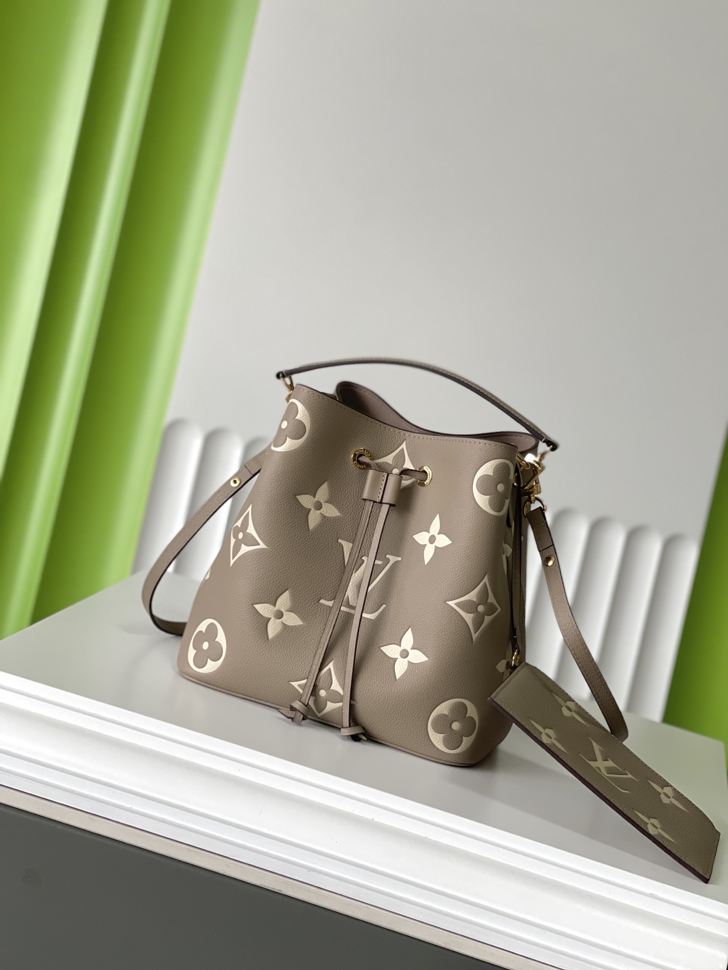 NO:384481,M45555 gray 26×26×17.5 CRAFTY NEONOE Full-leather bucket bag Top original single variable code chip, LV [top original single], louis vuitton19860909M45555灰 26×26×17.5 CRAFTY NEONOE 全皮水桶包 顶级原单 变码芯片,LV【顶级原单】,louis vuitton,Bag