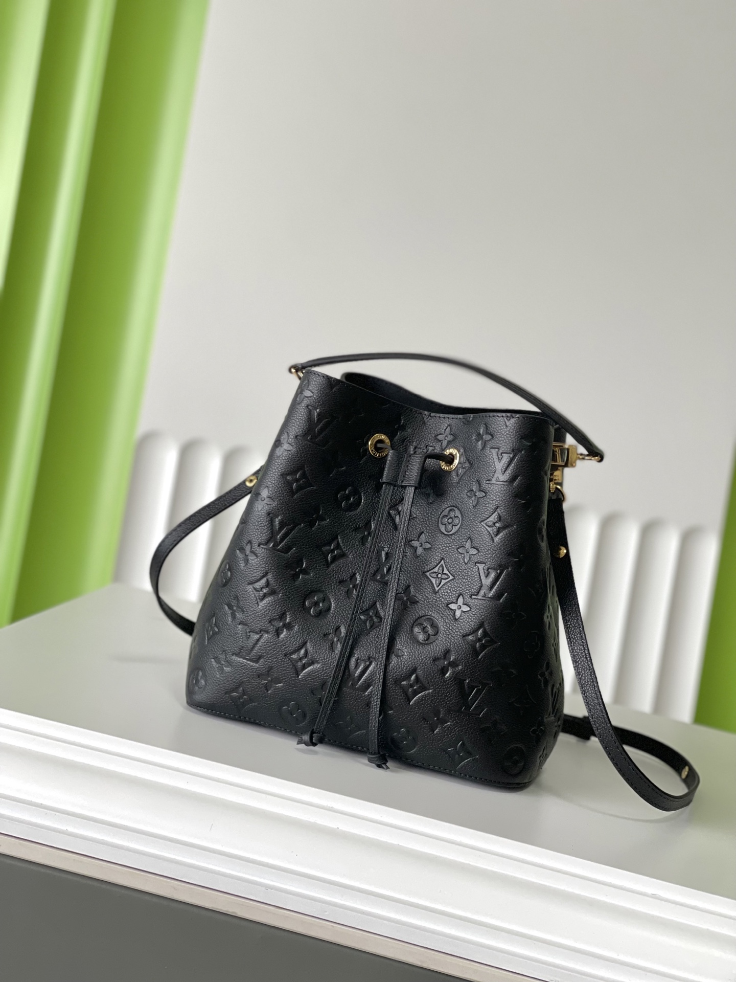 NO:384438,M45256 Black 26×26×17.5 CRAFTY NEONOE Full-leather bucket bag Top original single variable code chip, LV [top original single], louis vuitton19860909M45256黑 26×26×17.5 CRAFTY NEONOE 全皮水桶包 顶级原单 变码芯片,LV【顶级原单】,louis vuitton,Bag