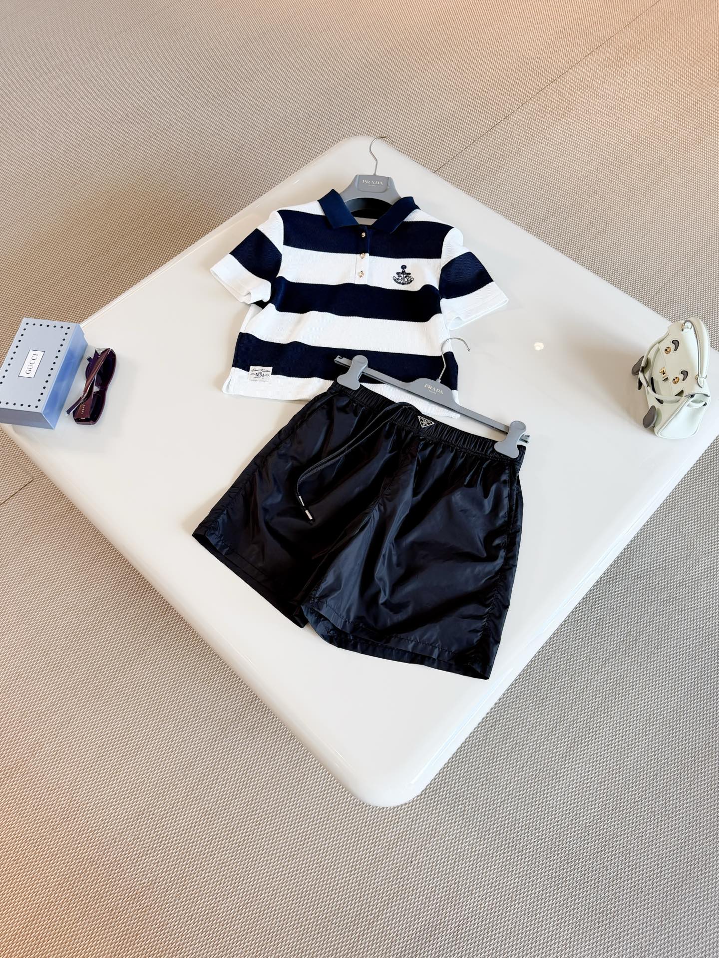 NO:909869,LOUIS 26S navy style navy blue and white anchor embroidered short polo polo shirt with navy style design, navy blue + white stripes, the anchor embroidery on the left chest is very recognizable, made of cotton blended fabric, slim fit, retro and fashionable, top quality,,louis vuitton,19860909LOUIS 26S 海军风藏蓝拼白船锚刺绣短款polo Polo衫采用海军风设计 藏蓝+白色条纹 左胸船锚刺绣超有辨识度,棉质混纺面料制作而成成 修身剪裁 复古又时髦 顶级品质,,louis vuitton,,Women's clothing