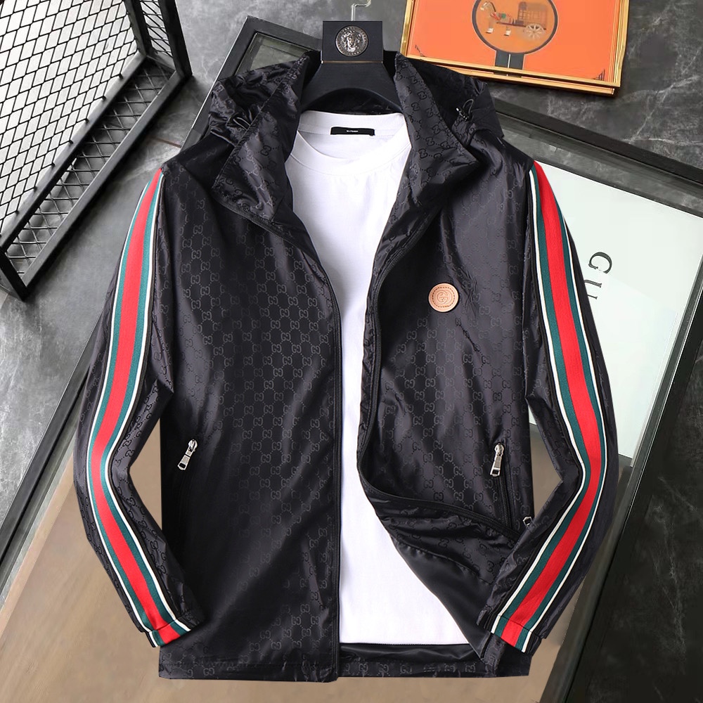 NO:610058,Gucci 2025 new autumn jacket, the new product on the show is in perfect condition, comfortable and warm to wear on both sides, complete with three labels, full and attractive color, very outstanding design, easily upgrades the fashion sense, extremely elegant and rigorous workmanship, neat and meticulous wiring!  A masterpiece from a famous designer!  The upper body does not look bloated and is super handsome!  Available size M ~ XXXL,,jackets & coats,jackets & coats,alexander wang19860909古奇 2025秋季新款夹克外套,秀场新品品相非常完美,双面穿舒适保暖,三标齐全色泽饱满诱人,非常出彩的设计,轻松将时髦感进阶,做工极为考究严谨,走线工整细致！大牌设计师巨作！上身不显臃肿、超级帅气！现货码数M ～ XXXL,,jackets & coats,jackets & coats,alexander wang,Men's clothing