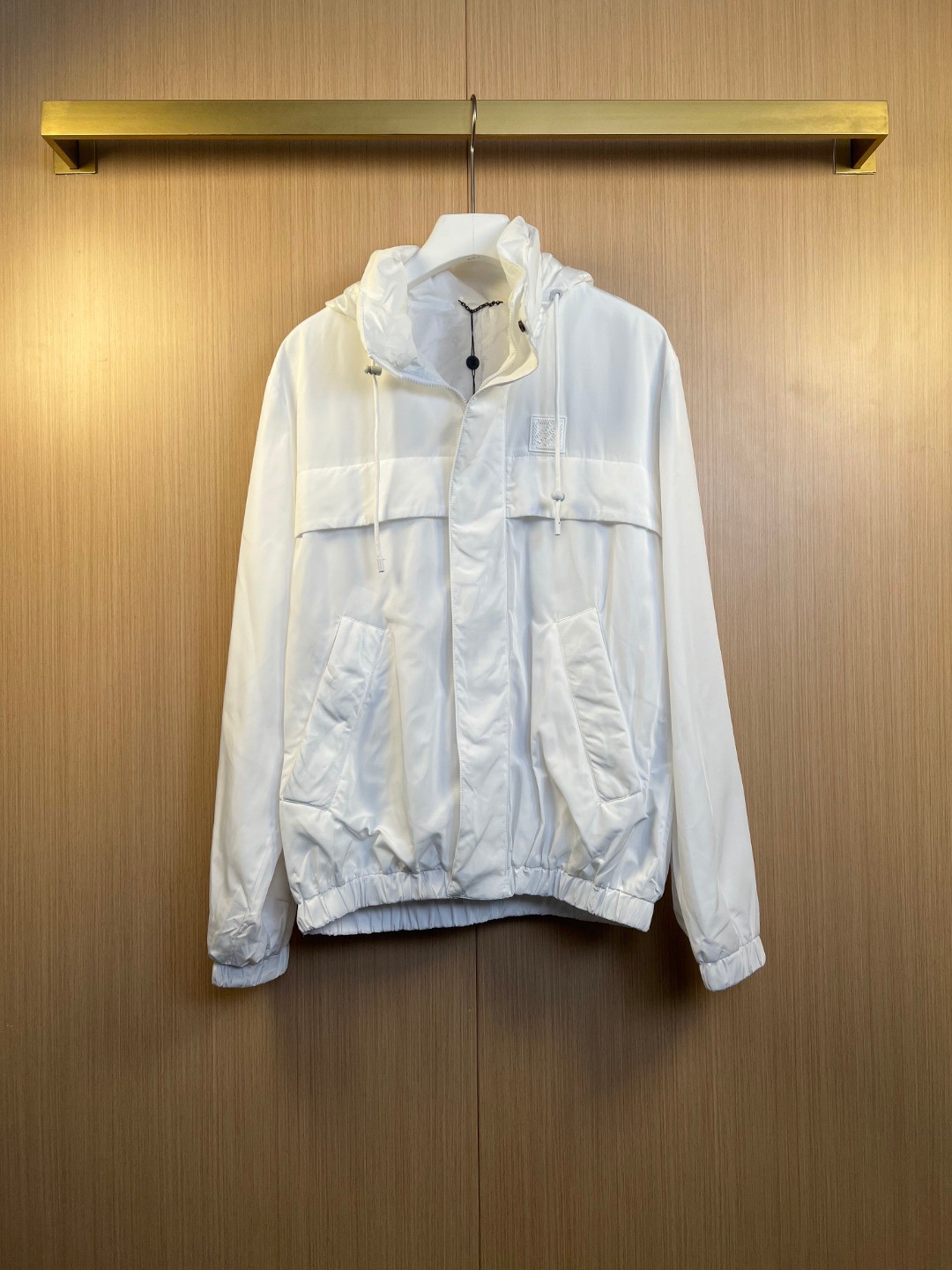 NO:528324,1V Louis 2025 spring and summer new style, clean color splicing jacket jacket, classic presbyterian lining, parallel cutting, cover, long time, hardware original mold opening, details processing fabric upper body is super stylish and comfortable, craft hidden hat Size M-3XL,,louis vuitton,jackets & coats,hats,alexander wang198609091V路易2025春夏新款 净色拼接冲锋衣外套内里经典老花里布 对位裁剪 套里 耗时较久 五金原版开模 细节处理面料上身超级有型舒适  工艺隐藏帽 尺码M-3XL,,louis vuitton,jackets & coats,hats,alexander wang,Men's clothing