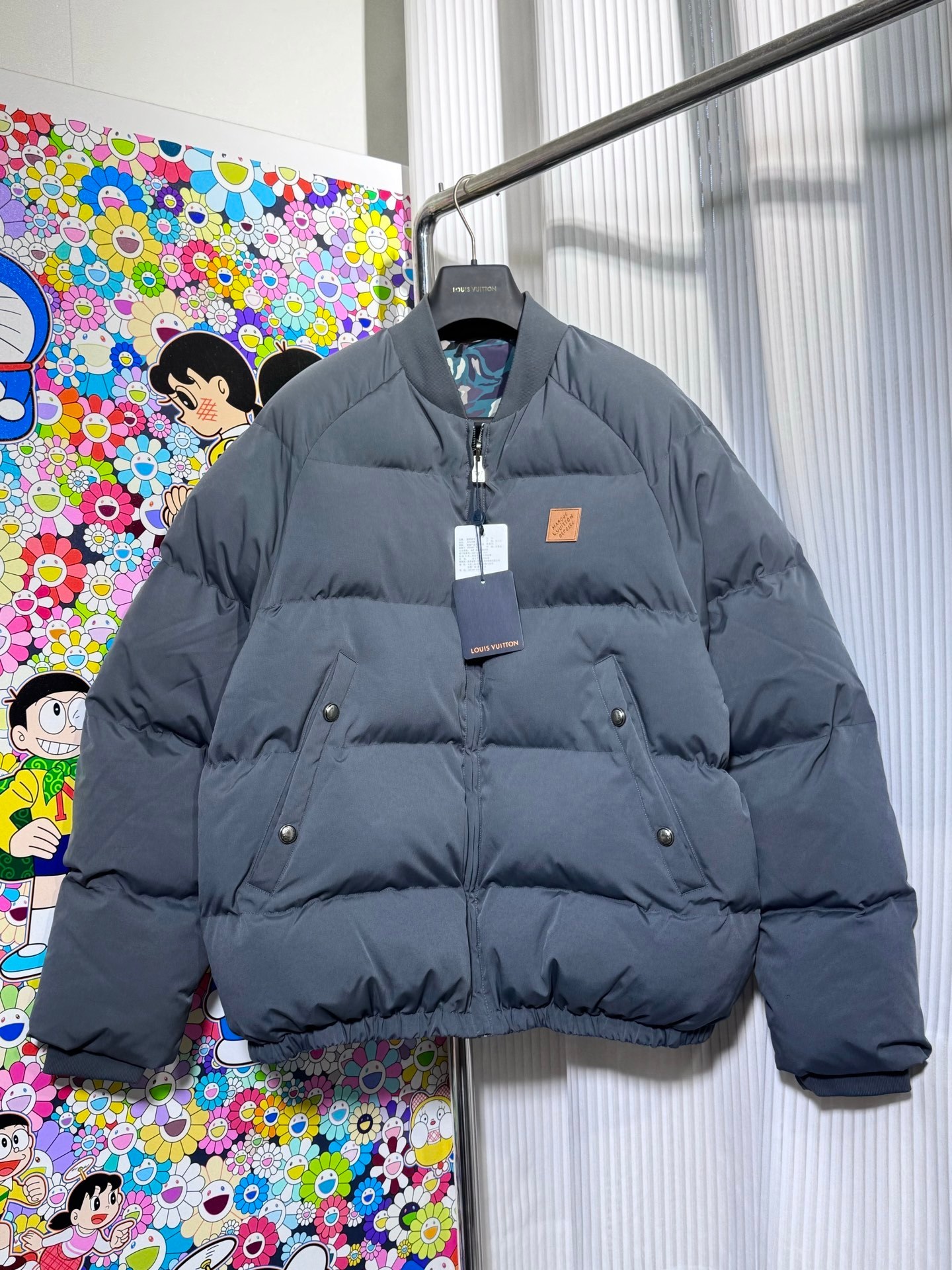 NO:645396,1v 2025 new winter limited edition tree pattern jacquard double-sided cotton jacket, size M-3XL, new autumn and winter down jacket, 450g down filling, double-sided, zipper closure, pockets on both sides of the front, four-button closure, overall fine workmanship, excellent texture, 11 restoration. Same style for men and women,, jackets & coats, down jacket, alexander wang198609091v 2025冬季新款限定树纹提花双面穿棉服外套 码数M-3XL 秋冬新品羽绒棉服,450g充绒量,双面穿搭,拉链开合,正面两侧口袋,四合扣开合,整体做工精细,质感卓越,11还原.男女同款,,jackets & coats,down jacket,alexander wang,Men's clothing