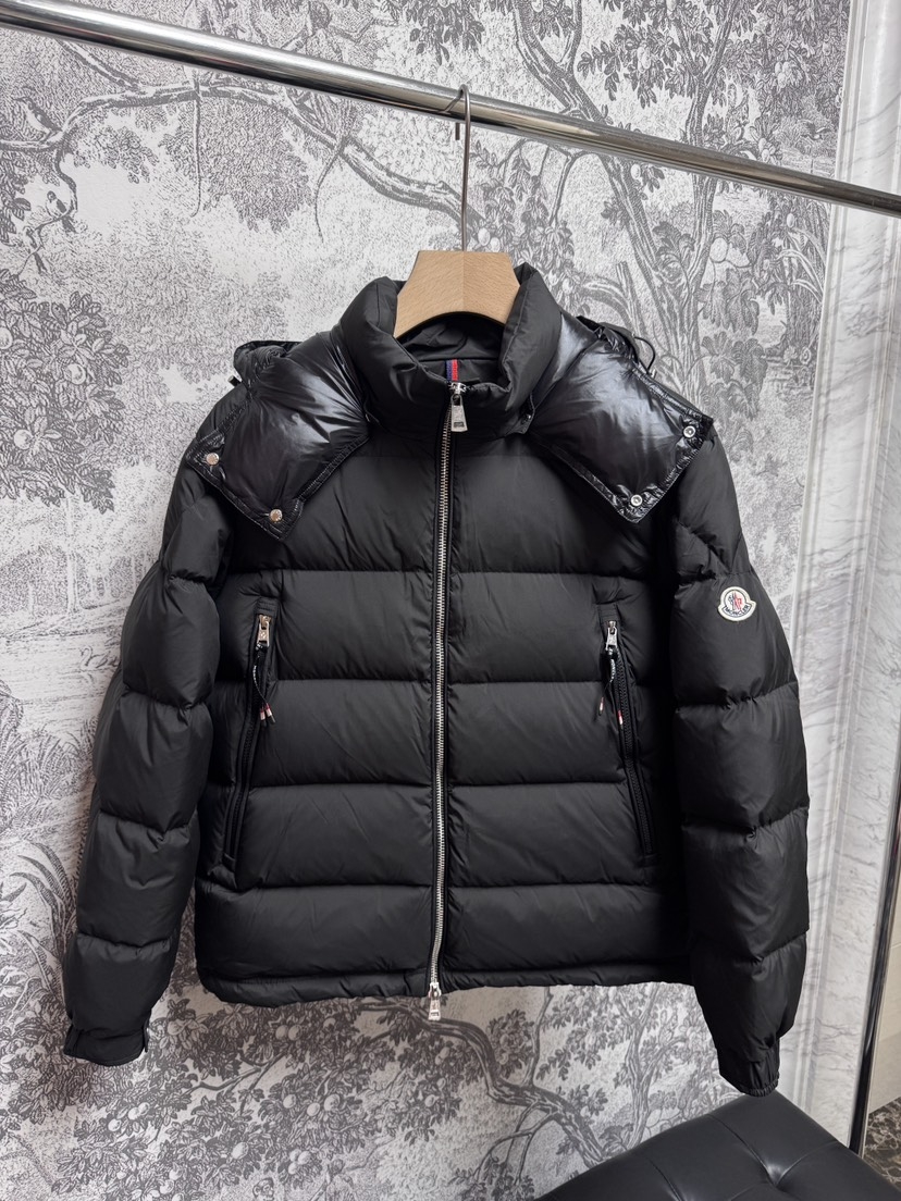 NO:610162,2025 new autumn and winter original custom hardware accessories are all imported and original customization. Welcome to compare. Absolutely high quality. Use top 95 white duck down. Super soft. Filled with fluffy and full feathers. Super heavy fabrics with perfect workmanship. Pay attention to the fabrics are super comfortable. Exclusive model. Non-market goods. Same size for men and women. M-3XL,,alexander wang198609092025秋冬新款原版订制五金配件全进口原版定制 欢迎对比 绝对的高品质 采用顶级95白鸭绒 超柔软 充羽量蓬松饱满 超级重面料做工杠杠的版型完美 注意面料超舒服 独家款 非市场货 男女同款尺码M-3XL,,alexander wang,Men's clothing