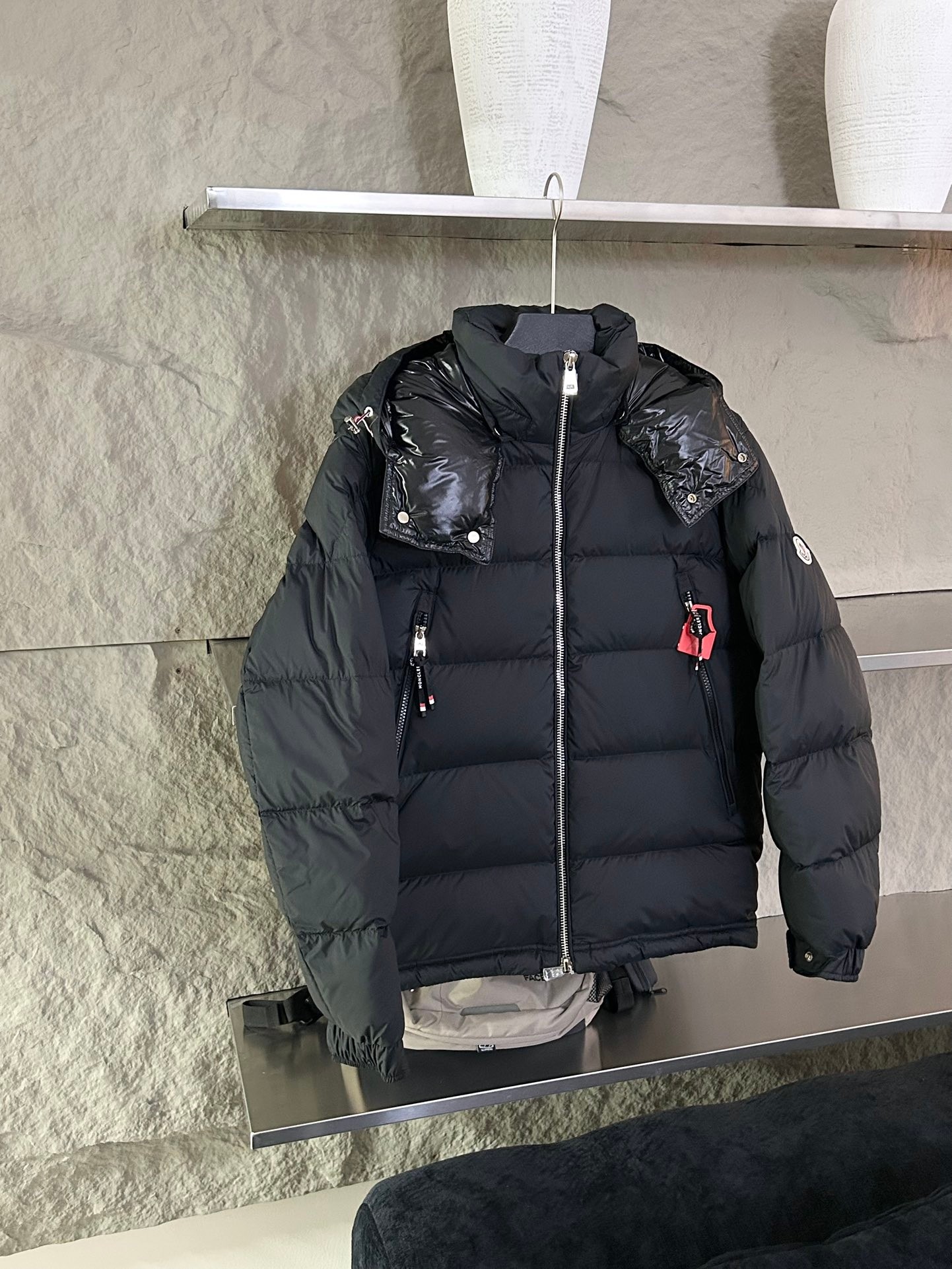 NO:610151,Autumn and winter new original custom-made hardware accessories are all imported and original customization. Welcome to compare. Absolutely high quality. Made of top-grade 95 white duck down. Super soft. Filled with fluffy and full feathers. Super heavy fabrics with perfect workmanship. Pay attention to the fabrics are super comfortable. Exclusive model. Not available in the market. Same size for men and women, M-3XL, alexander wang.19860909秋冬新款原版订制五金配件全进口原版定制 欢迎对比 绝对的高品质 采用顶级95白鸭绒 超柔软 充羽量蓬松饱满 超级重面料做工杠杠的版型完美 注意面料超舒服 独家款 非市场货 男女同款尺码M-3XL,,alexander wang,Men's clothing