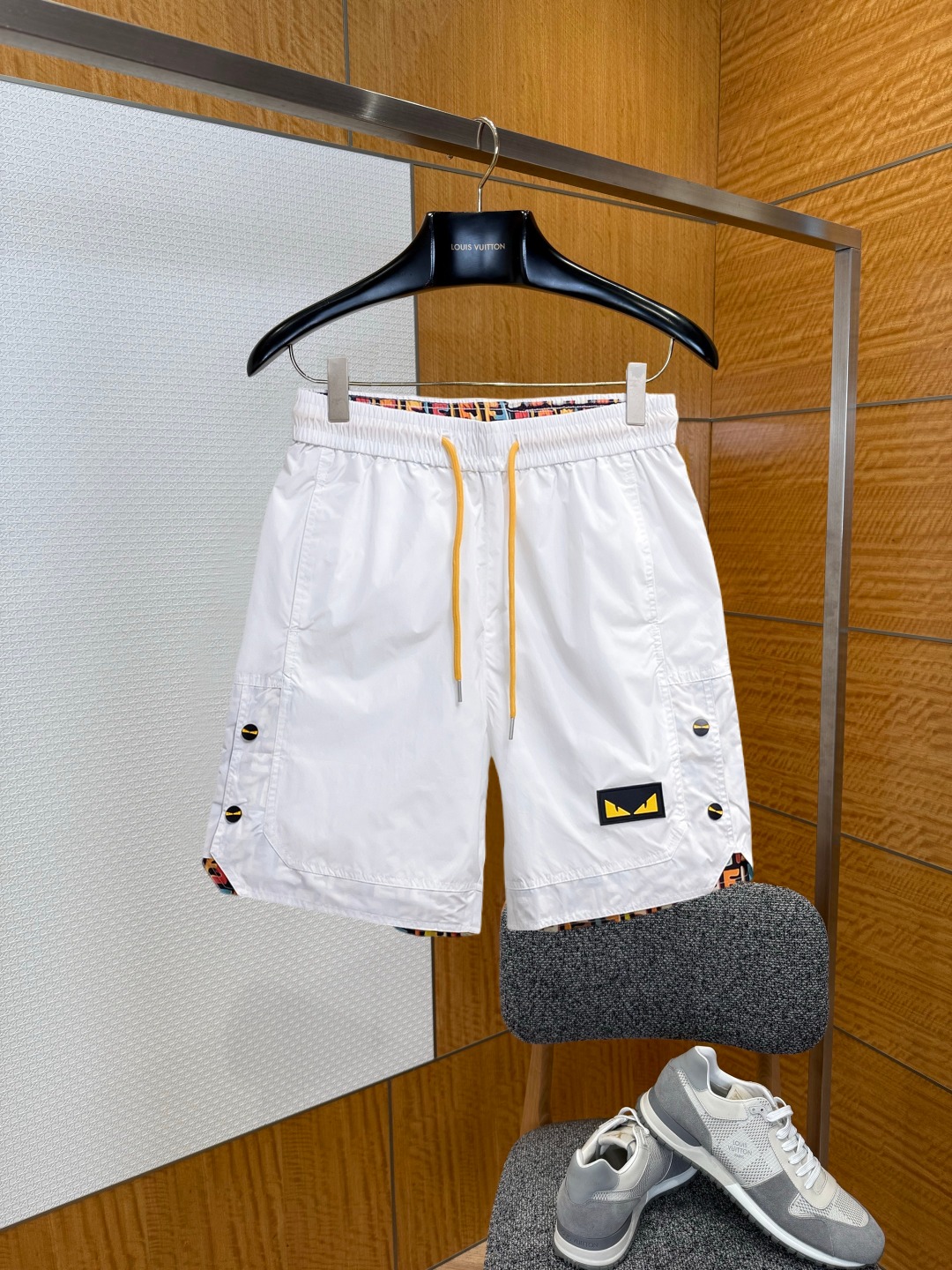 NO:929616,Fendi 2026ss spring and summer new original counter casual shorts, luxury classic brand original LOGO accessories, counter best-selling model. Very comfortable to wear, low-key yet luxurious, very classy to wear. Needless to say, the style and tailoring of the pants. The upper body is exquisite and high-end, first-class and top-quality materials. Really palace-level casual pants. The cotton of Turkey is of outstanding quality. After heavy washing, the pants are very soft!  Not picky, the upper body is absolutely stylish and extremely luxurious. Sizes M-3XL, fendi, shorts,19860909芬迪 2026ss春夏新款原单专柜休闲短裤,奢华经典品牌原版LOGO配饰 专柜热销款 身穿着非常舒适 低调不失奢华 穿出去非常有档次 裤型款式和裁剪亦无需多言 上身精致跃然高档一等一顶级质料 真正殿堂级的休闲裤 选用土耳其的棉花品质卓然,经过重水洗使得裤子很柔软！不挑人 上身绝对的有型 极度奢华. 尺码M-3XL,,fendi,shorts,,Men's clothing