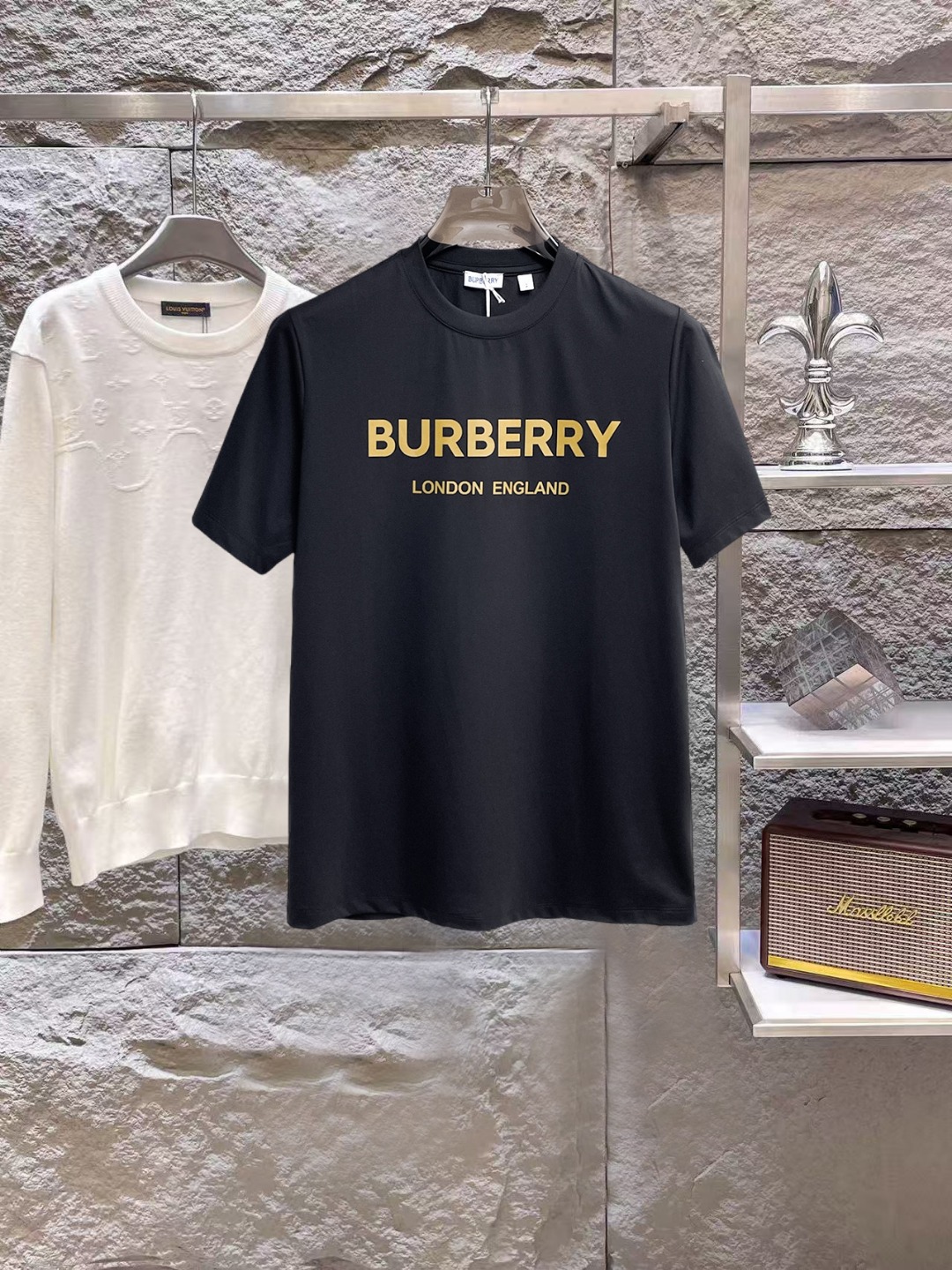NO:847042,Kroxin's top products 2026 spring and summer new debut counter latest short-sleeved round neck T-shirt, high-end custom design, avant-garde and fashionable!  The brand logo is designed with heavy craftsmanship. High-end customized 260g fabric. Soft to the touch. Comfortable to wear. Exquisite stitching at the counter level. Fine workmanship. The upper body effect is incomparably handsome!  A must-have item for a stylish man!  Size M-XXXL,,chrome hearts,T-shirt,tees,t-shirt,19860909克罗心 顶级货品2026春夏新款首发专柜最新款短袖圆领T恤 高端订制 设计前卫时尚！品牌logo重工艺设计 高端定制260克面料.手感柔软.穿着舒适.专柜级别精致车线.做工精细.上身效果无敌帅气！型男必备单品！码数M-XXXL,,chrome hearts,T-shirt,tees，t-shirt,,Men's clothing