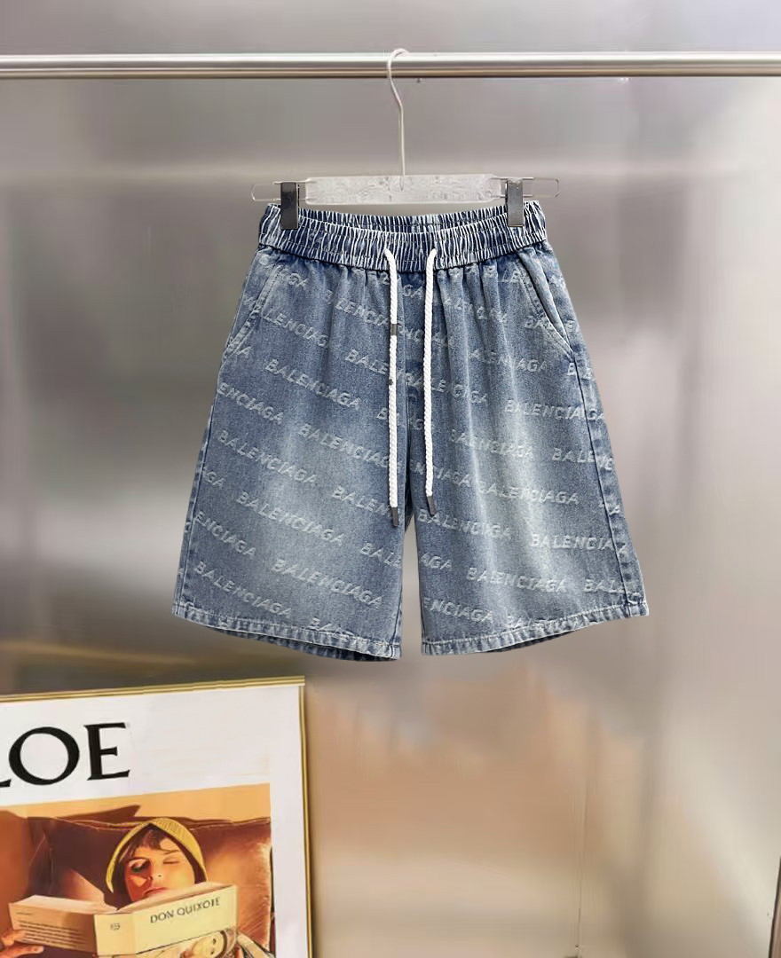 NO:847052,Balenciaga 2026ss summer new original counter casual shorts, luxury classic brand original LOGO accessories, counter best-selling style, very comfortable to wear, low-key yet luxurious, very classy to wear. Needless to say, the trousers style and tailoring. The upper body is exquisite and high-end, first-class and top-quality materials. Really palace-level casual pants. The cotton of Turkey is of outstanding quality. After heavy washing, the pants are very soft!  Don't be picky. The upper body is absolutely stylish and extremely luxurious. Please state your height and weight when ordering sizes M-3XL.,,balenciaga,shorts,19860909巴黎世家 2026ss夏季新款原单专柜休闲短裤,奢华经典品牌原版LOGO配饰 专柜热销款 身穿着非常舒适 低调不失奢华 穿出去非常有档次 裤型款式和裁剪亦无需多言 上身精致跃然高档一等一顶级质料 真正殿堂级的休闲裤 选用土耳其的棉花品质卓然,经过重水洗使得裤子很柔软！不挑人 上身绝对的有型 极度奢华. 尺码M-3XL下单报身高体重.,,balenciaga,shorts,,Men's clothing