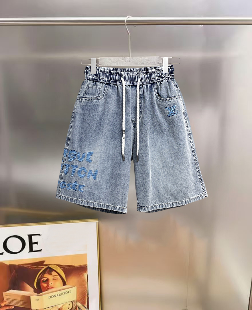 NO:912671,lv 2026ss summer new original counter casual shorts, luxury classic brand original LOGO accessories, counter best-selling model, very comfortable to wear, low-key yet luxurious, very classy to wear. Needless to say the trousers style and tailoring, the upper body is exquisite and high-end, first-class and top-quality materials. Really palace-level casual pants. The cotton of Turkey is selected for its outstanding quality. After heavy washing, the pants are very soft!  Don't be picky. The upper body is absolutely stylish and extremely luxurious. Please quote your height and weight when ordering sizes M-3XL.,,louis vuitton,shorts,19860909lv 2026ss夏季新款原单专柜休闲短裤,奢华经典品牌原版LOGO配饰 专柜热销款 身穿着非常舒适 低调不失奢华 穿出去非常有档次 裤型款式和裁剪亦无需多言 上身精致跃然高档一等一顶级质料 真正殿堂级的休闲裤 选用土耳其的棉花品质卓然,经过重水洗使得裤子很柔软！不挑人 上身绝对的有型 极度奢华. 尺码M-3XL下单报身高体重.,,louis vuitton,shorts,,Men's clothing