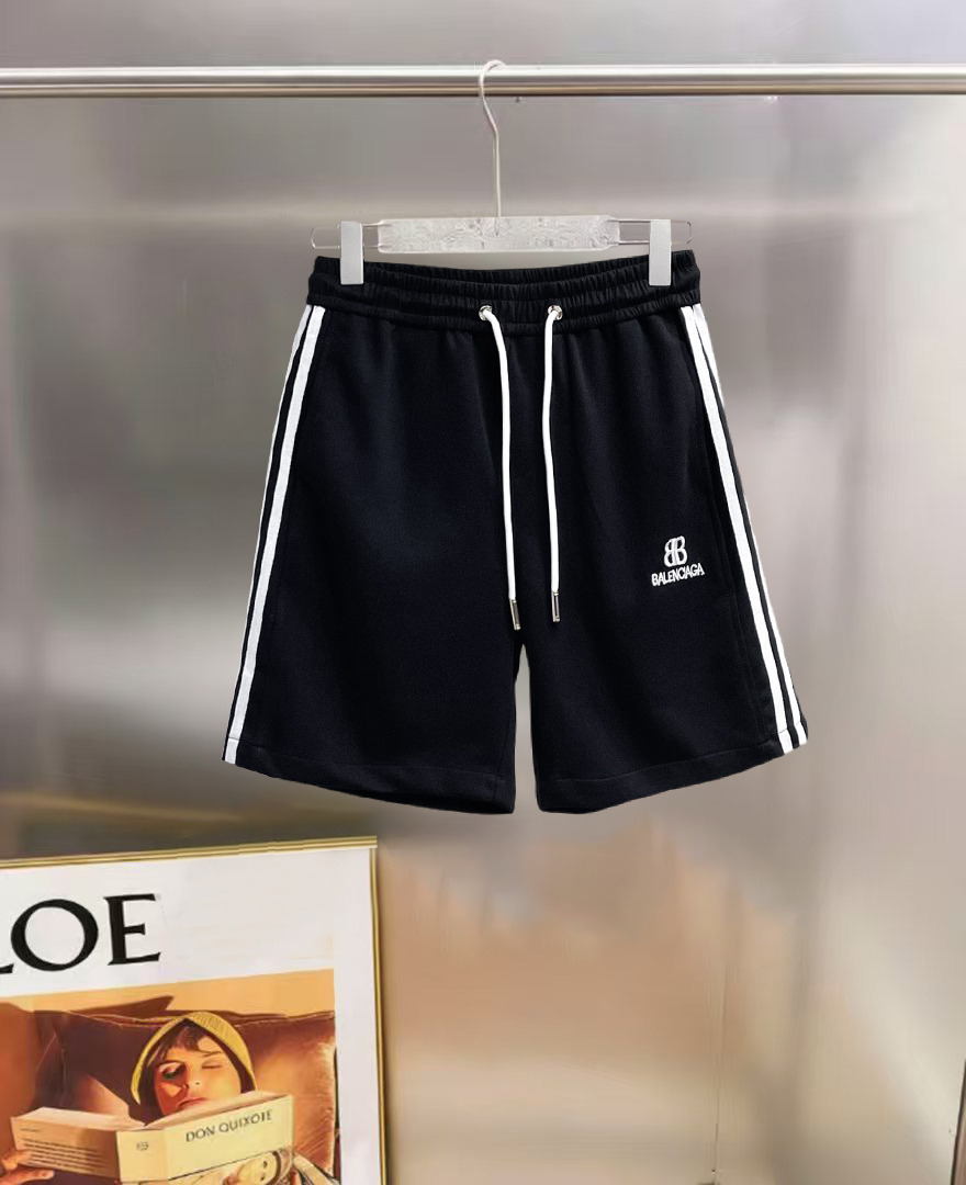 NO:912683,Balenciaga 2026ss summer new original counter casual shorts, luxury classic brand original LOGO accessories, counter best-selling style, very comfortable to wear, low-key yet luxurious, very classy to wear. Needless to say, the trousers style and tailoring. The upper body is exquisite and high-end, first-class and top-quality materials. Really palace-level casual pants. The cotton of Turkey is of outstanding quality. After heavy washing, the pants are very soft!  Don't be picky. The upper body is absolutely stylish and extremely luxurious. Please state your height and weight when ordering sizes M-3XL.,,balenciaga,shorts,19860909巴黎世家 2026ss夏季新款原单专柜休闲短裤,奢华经典品牌原版LOGO配饰 专柜热销款 身穿着非常舒适 低调不失奢华 穿出去非常有档次 裤型款式和裁剪亦无需多言 上身精致跃然高档一等一顶级质料 真正殿堂级的休闲裤 选用土耳其的棉花品质卓然,经过重水洗使得裤子很柔软！不挑人 上身绝对的有型 极度奢华. 尺码M-3XL下单报身高体重.,,balenciaga,shorts,,Men's clothing