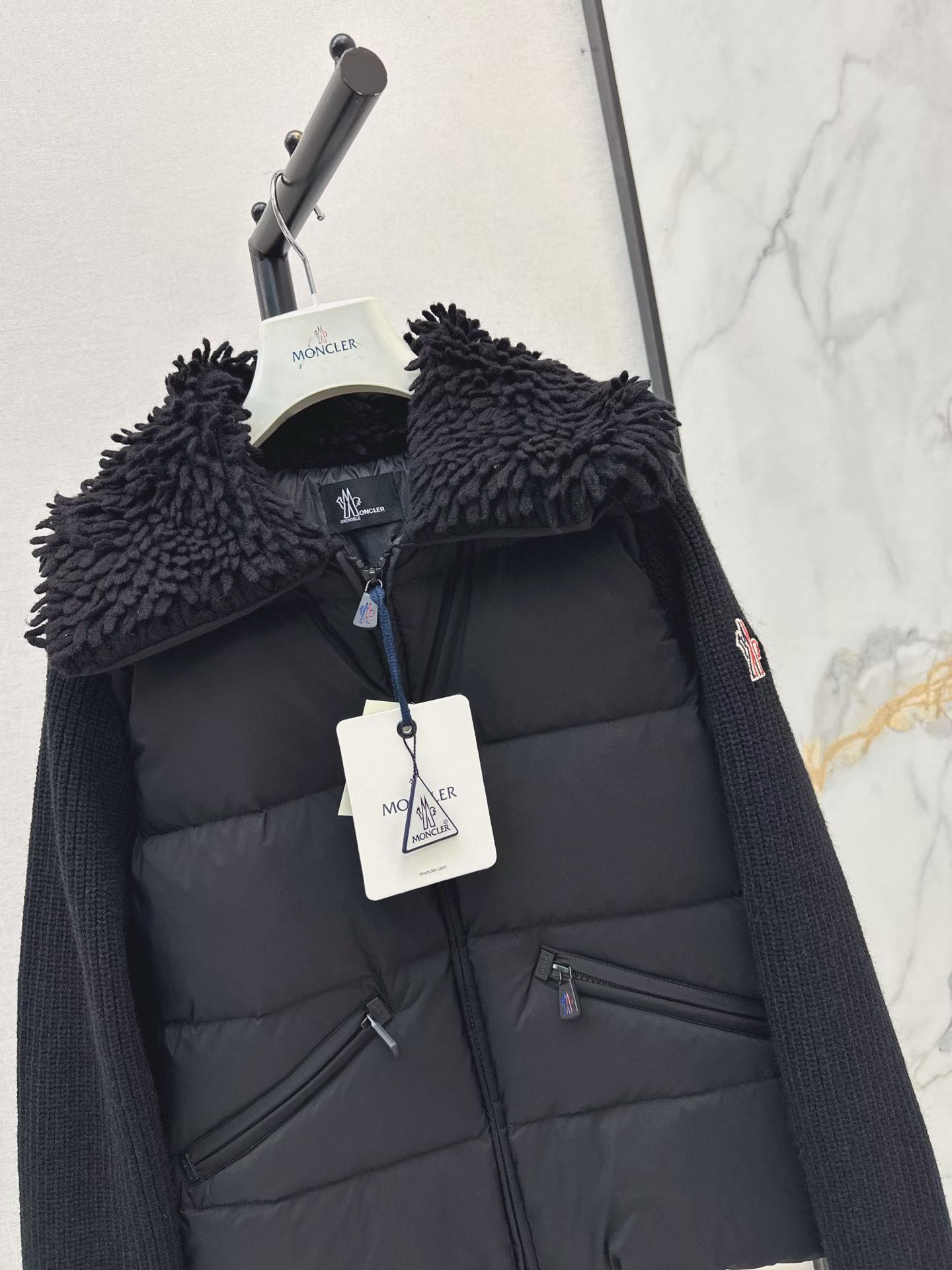 Пуховик Moncler