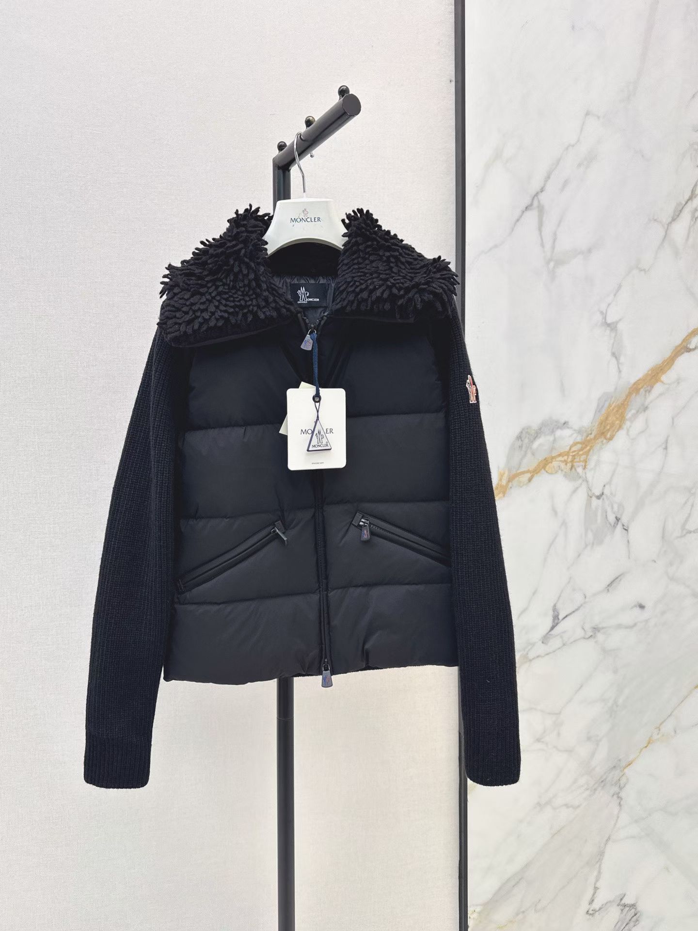 Пуховик Moncler