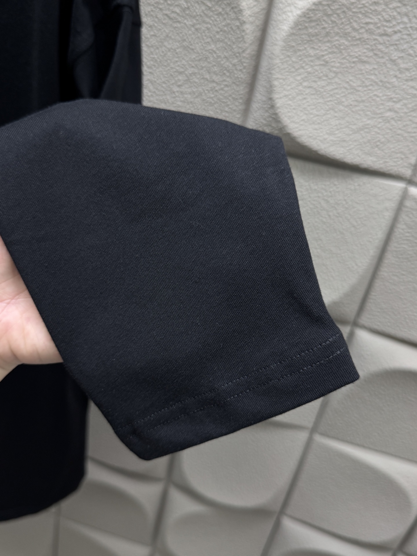 P90
🔥Y3🔥🌟新款薄款长袖🆕采用百分百纯棉面料，手感细腻，搭配logo品牌标识，内搭外穿都好看，码数：S-XL