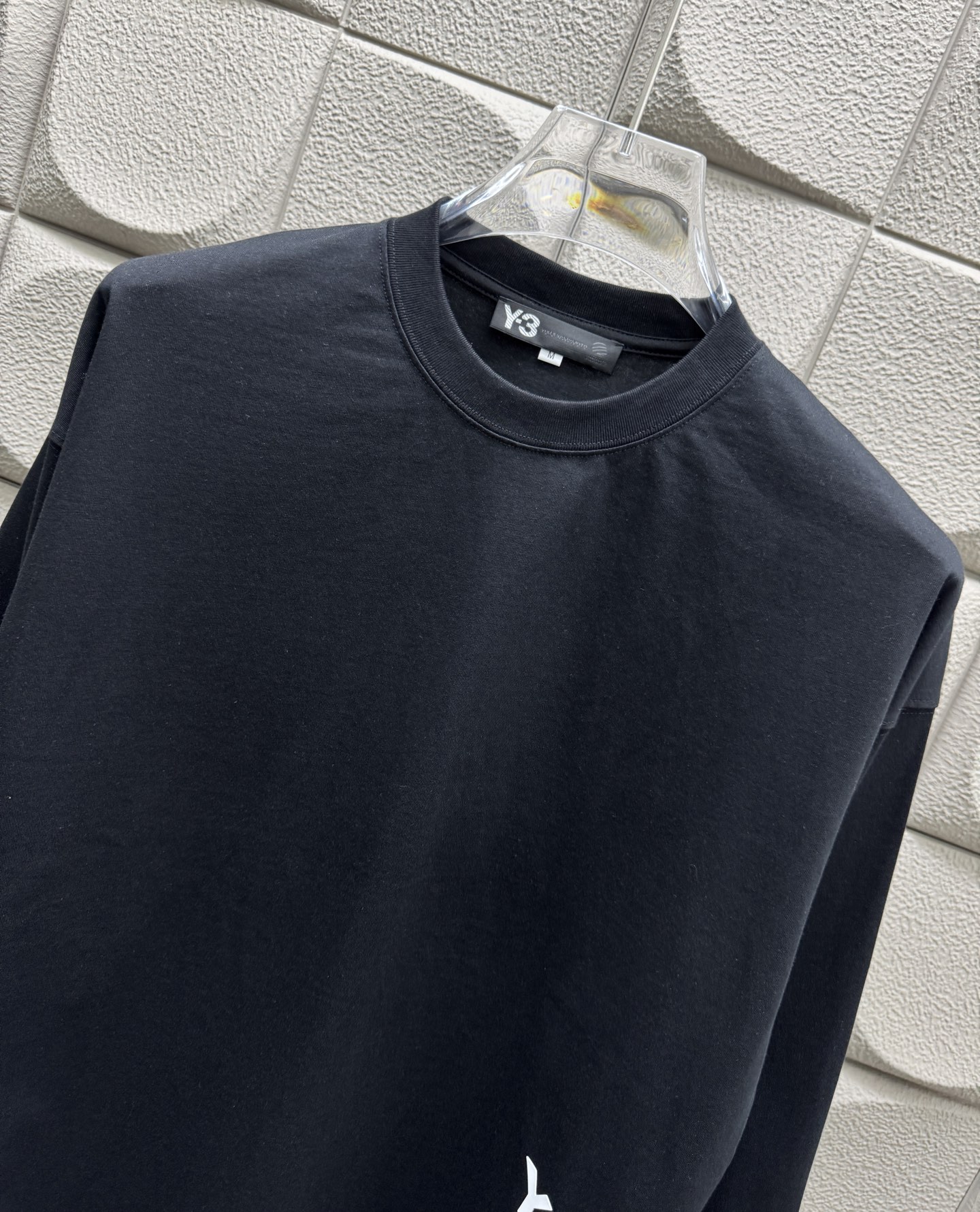 P90
🔥Y3🔥🌟新款薄款长袖🆕采用百分百纯棉面料，手感细腻，搭配logo品牌标识，内搭外穿都好看，码数：S-XL