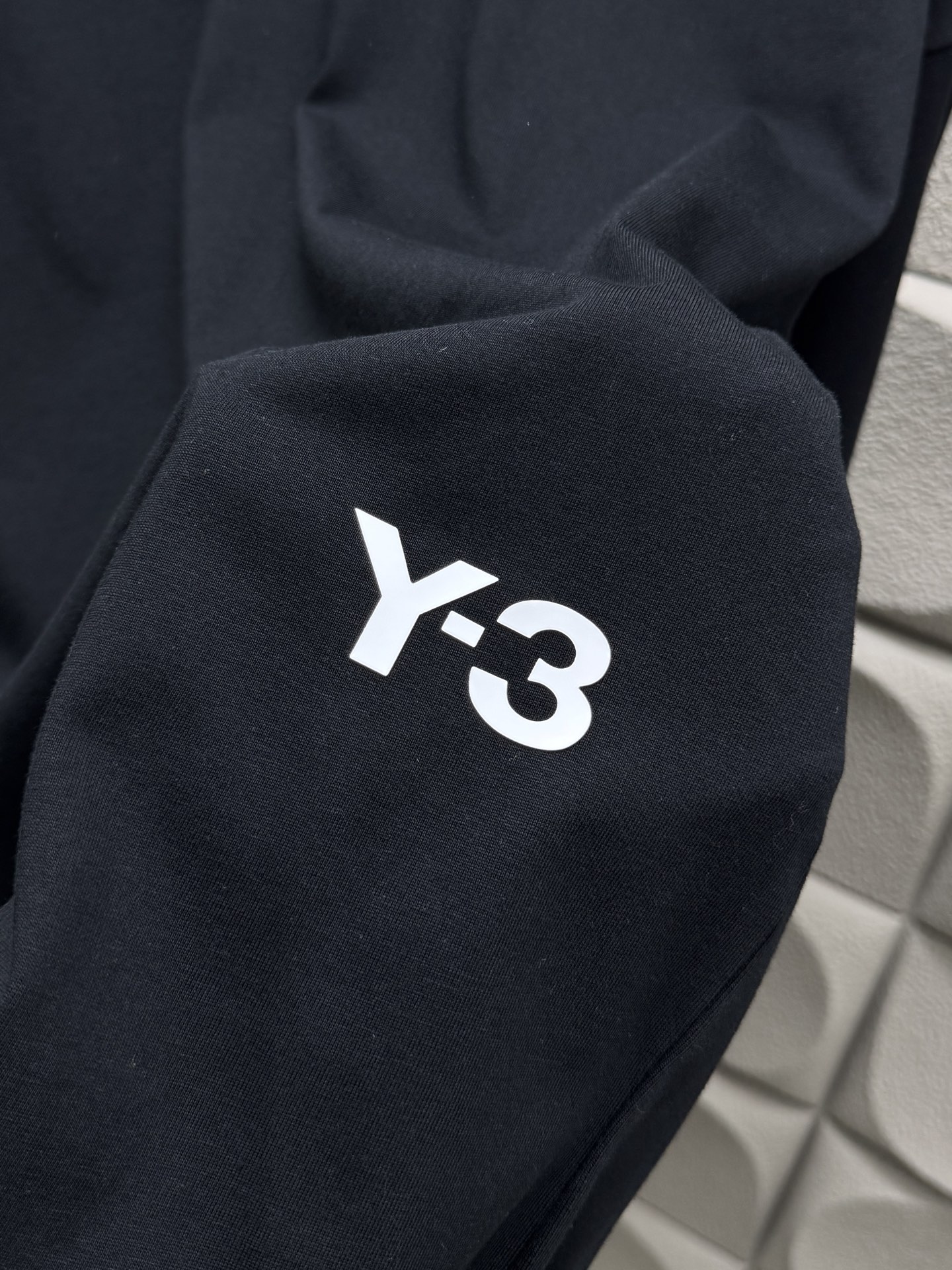 P90
🔥Y3🔥🌟新款薄款长袖🆕采用百分百纯棉面料，手感细腻，搭配logo品牌标识，内搭外穿都好看，码数：S-XL